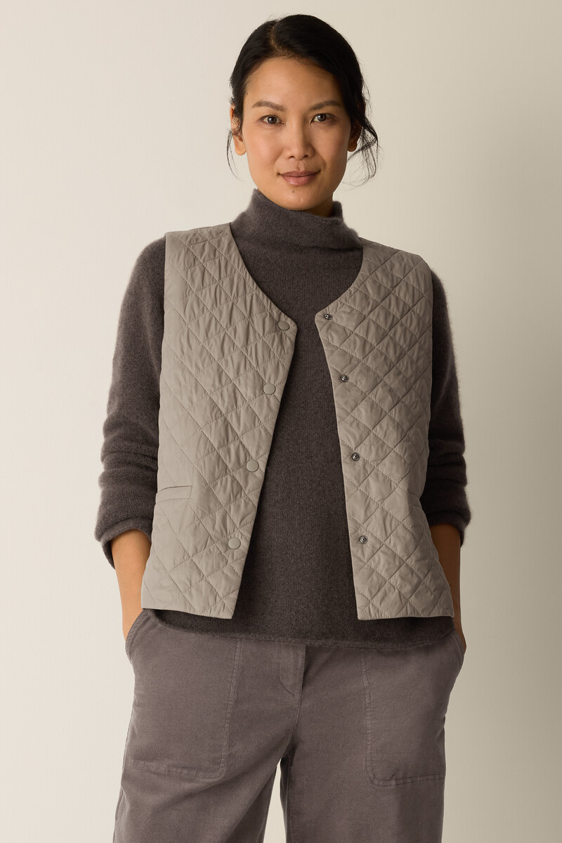 Eggshell Recycled Nylon Quilted V-Neck Vest Eggshell Recycled Nylon Quilted V-Neck Vest