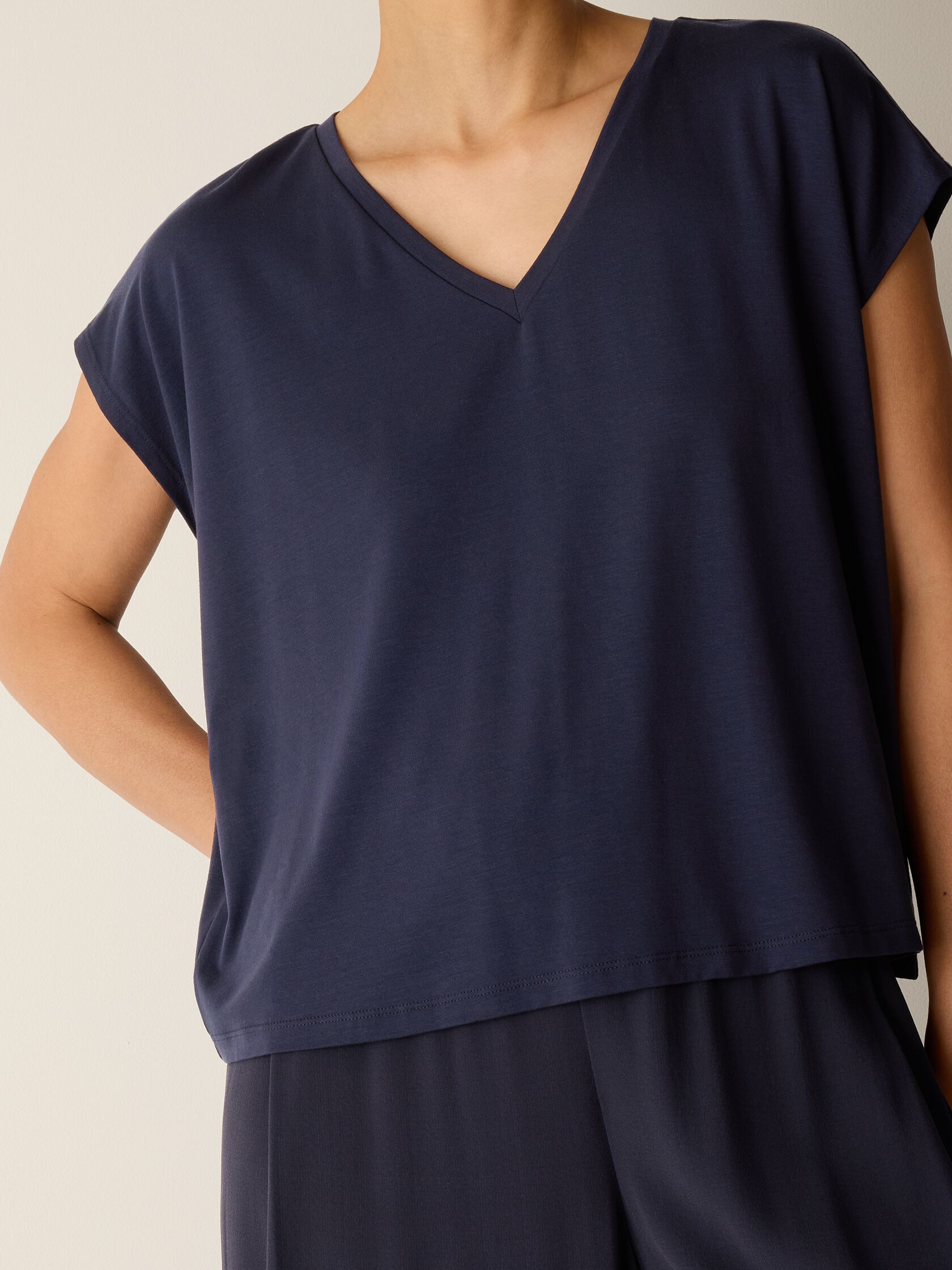 Fine Jersey V-Neck Square Top