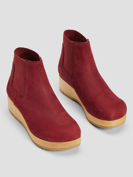 Words Oiled Nubuck Clog Bootie