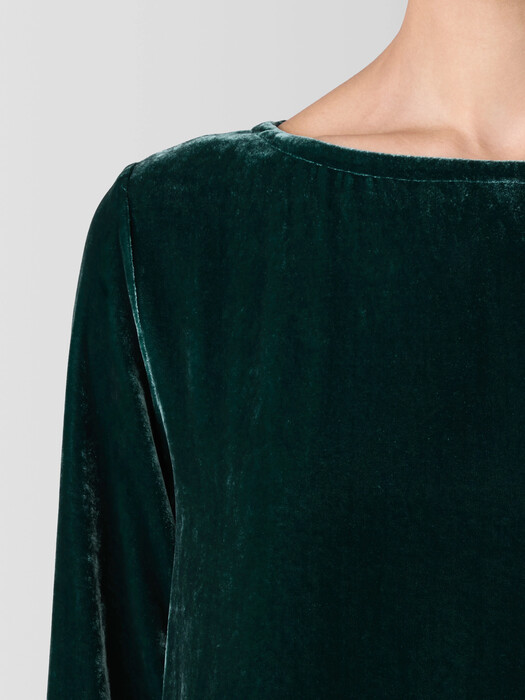 Green Velvet Long Sleeve Boat Neck Velvet Dress Elegant Green Velvet Midi Bodycon Dress IKI CHIC Green Velvet Long Sleeve Boat Neck Velvet Dress Elegant Green Velvet Midi Bodycon Dress IKI CHIC