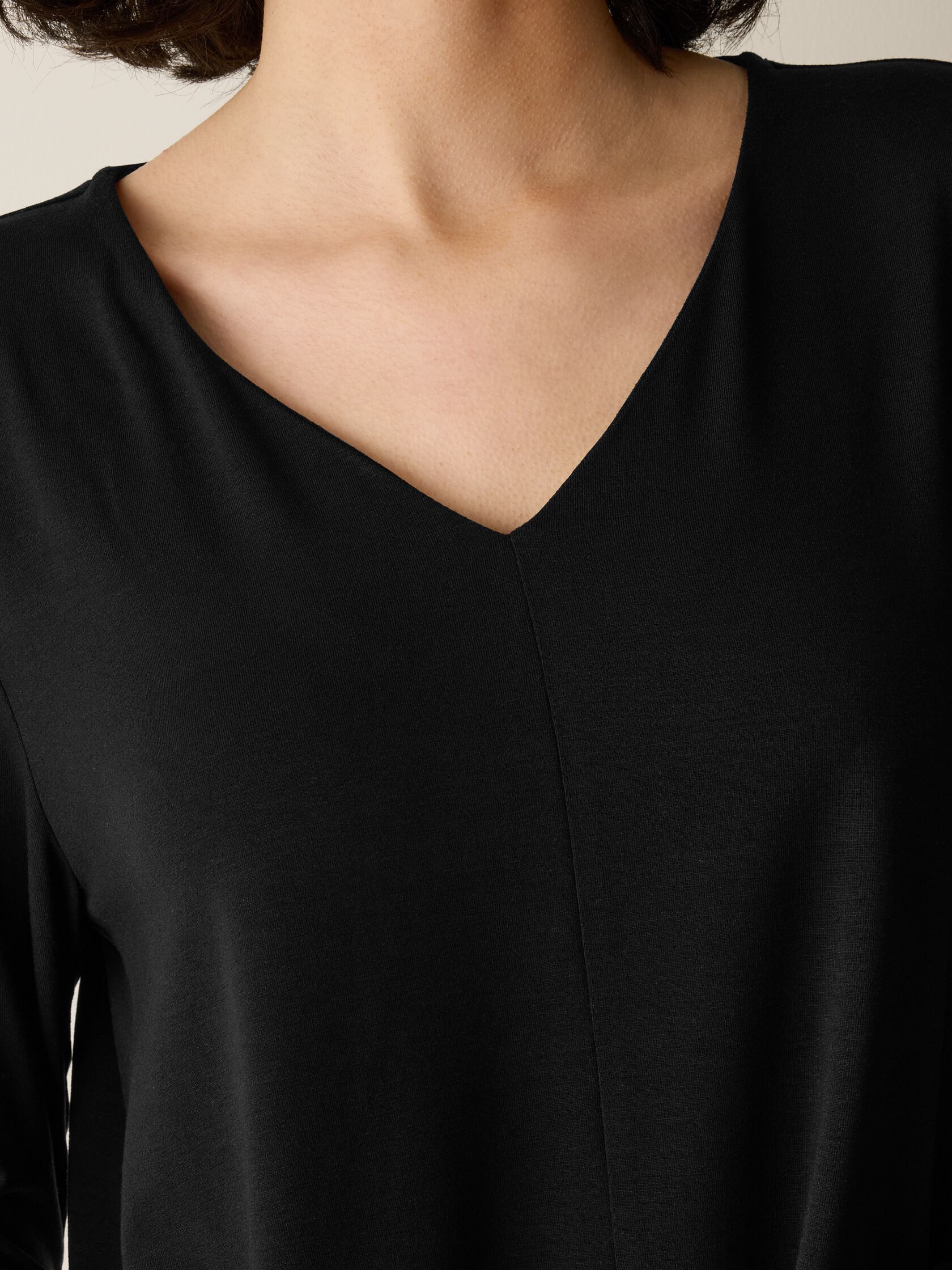 Fine Stretch Jersey Knit V-Neck Long Top