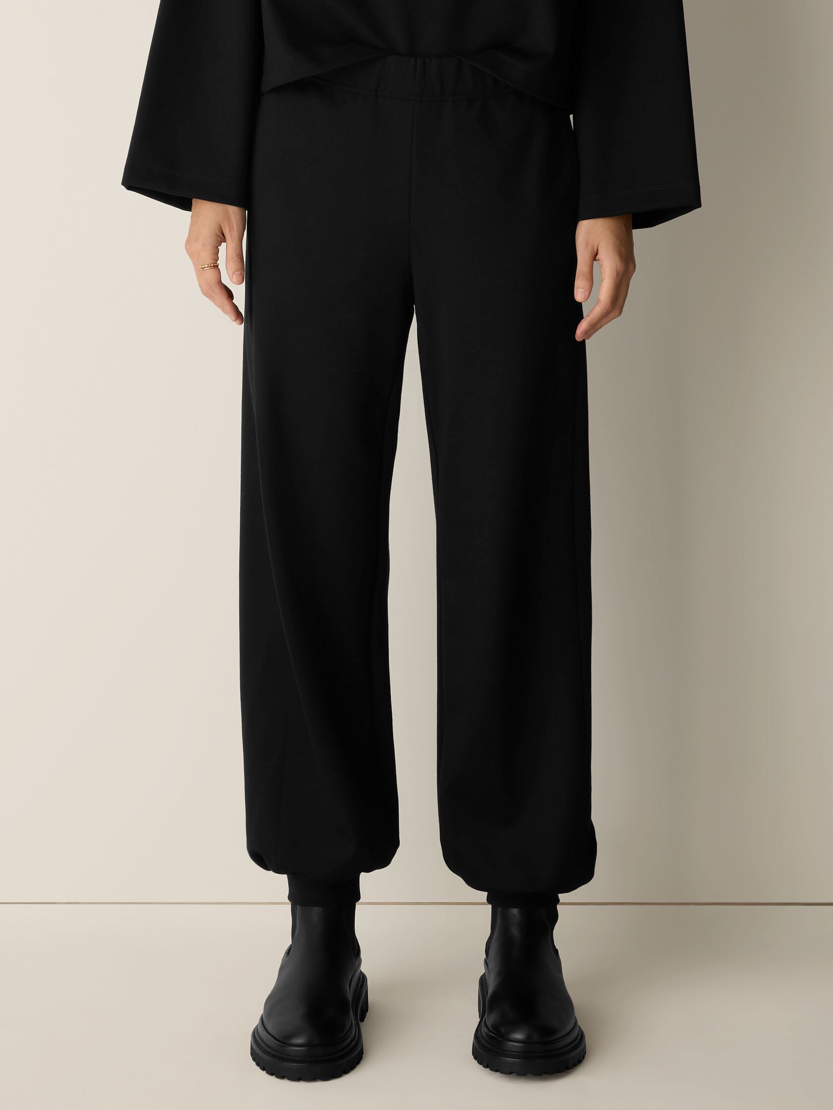 Lightweight Ponte Lantern Jogger Pant