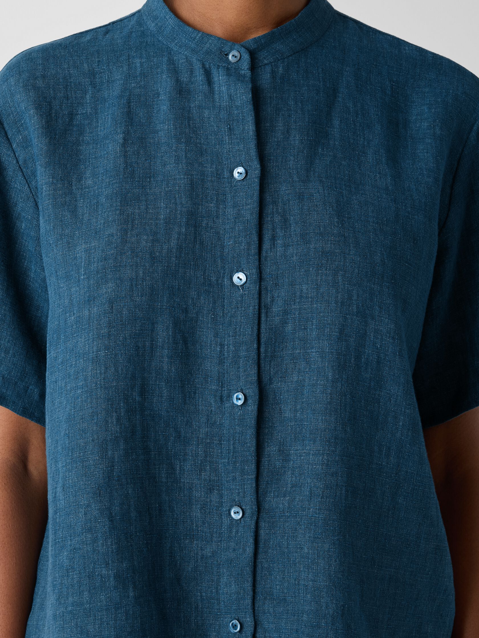 Washed Organic Linen Délavé Band Collar Shirt