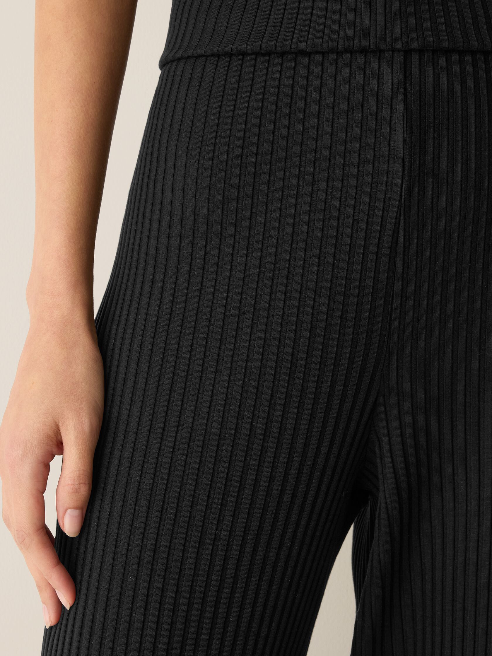 Textured Stretch Rib Wide-Leg Pant