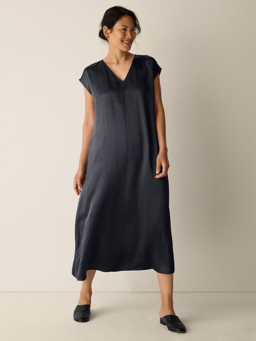 Eileen Fisher Satin V Neck Cap Sleeve Midi Dress - Graphite - M Eileen Fisher Satin V Neck Cap Sleeve Midi Dress - Graphite - M
