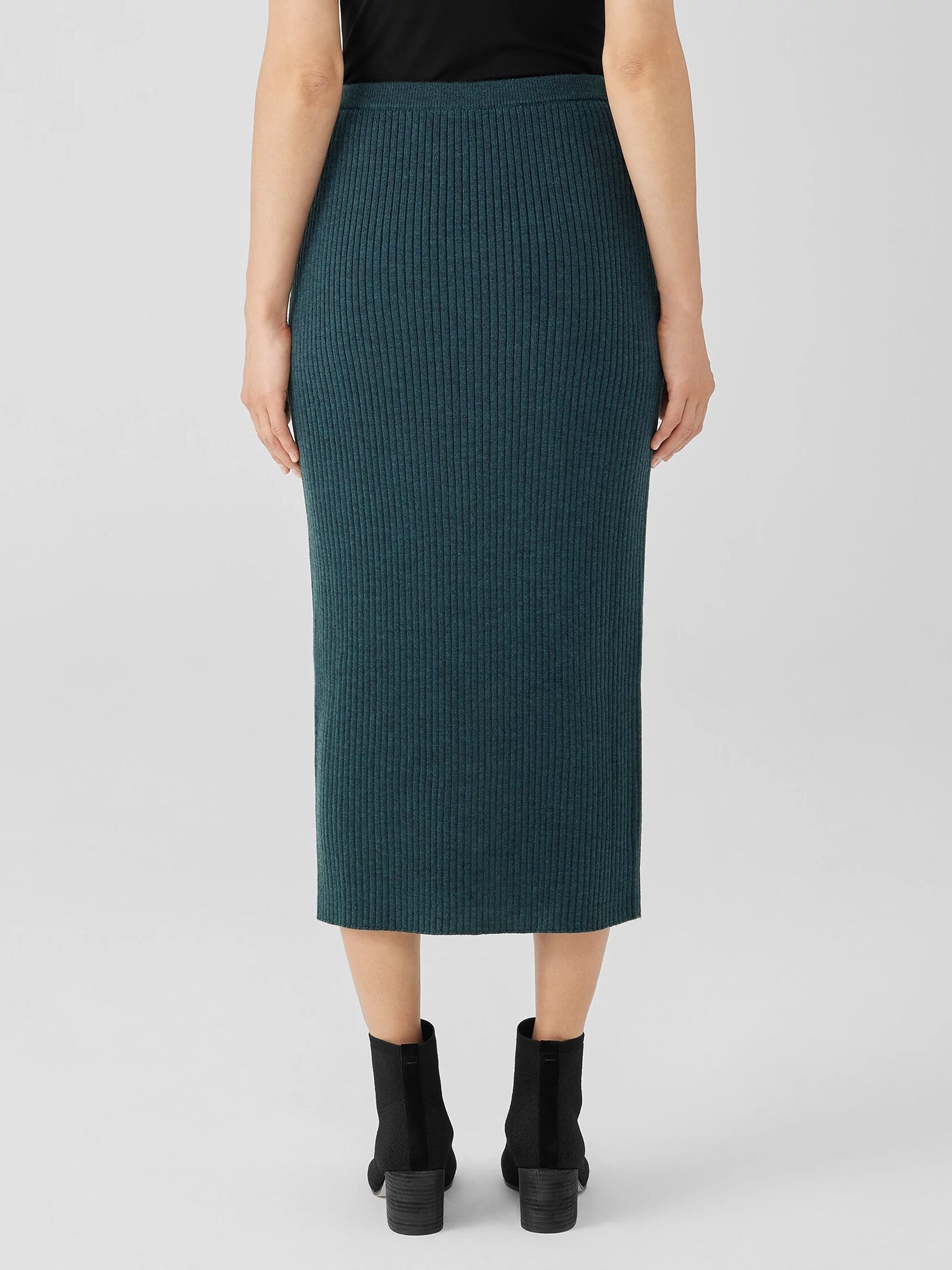 Merino Slim Pencil Skirt in Regenerative Wool