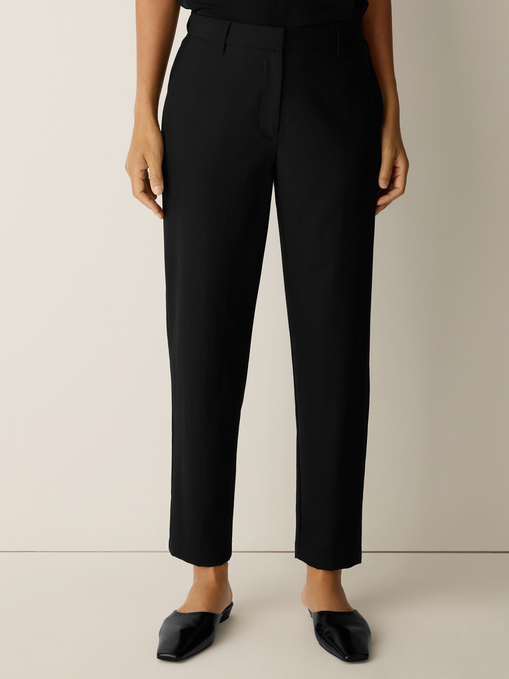 Seasonless Wool Tapered Trouser Pant