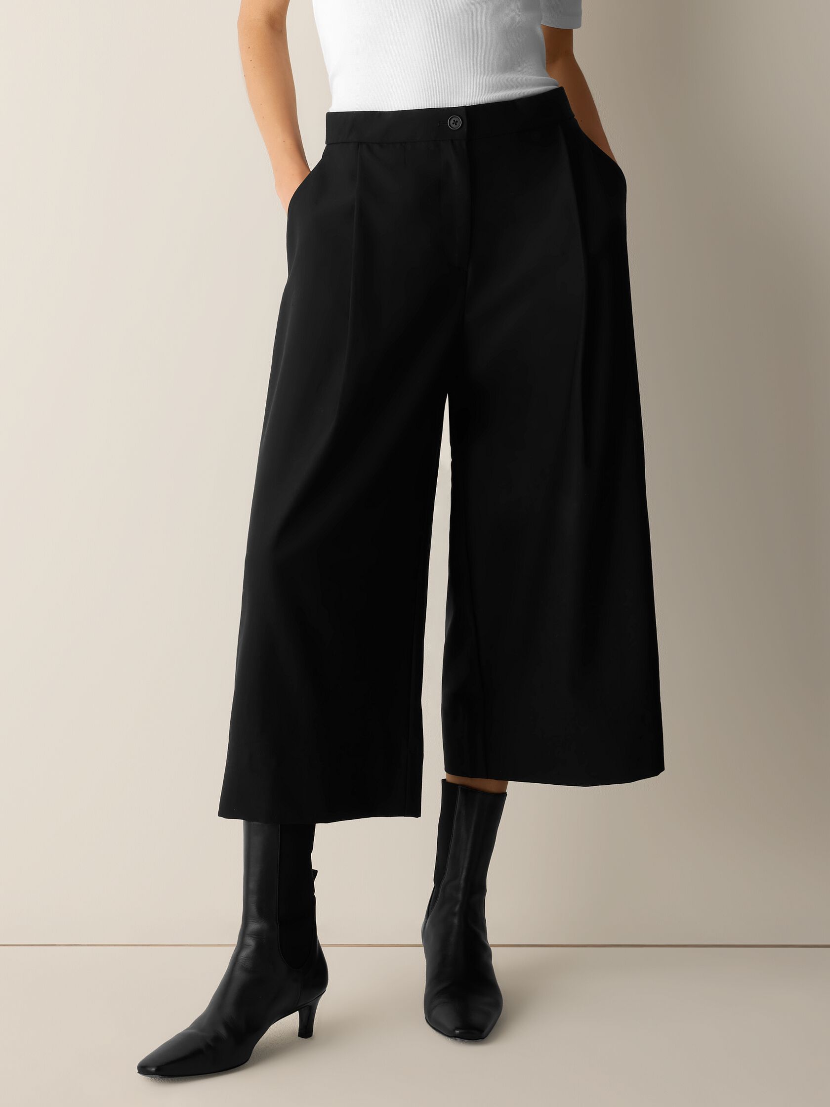 Seasonless Wool Pleated Culotte
