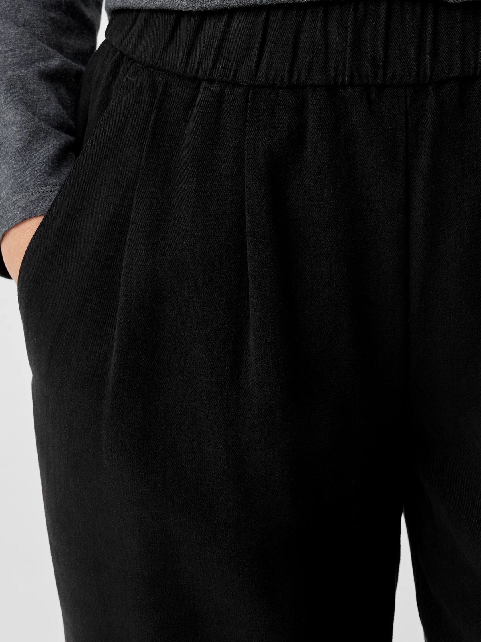 Soft Twill Pleated Tapered Pant