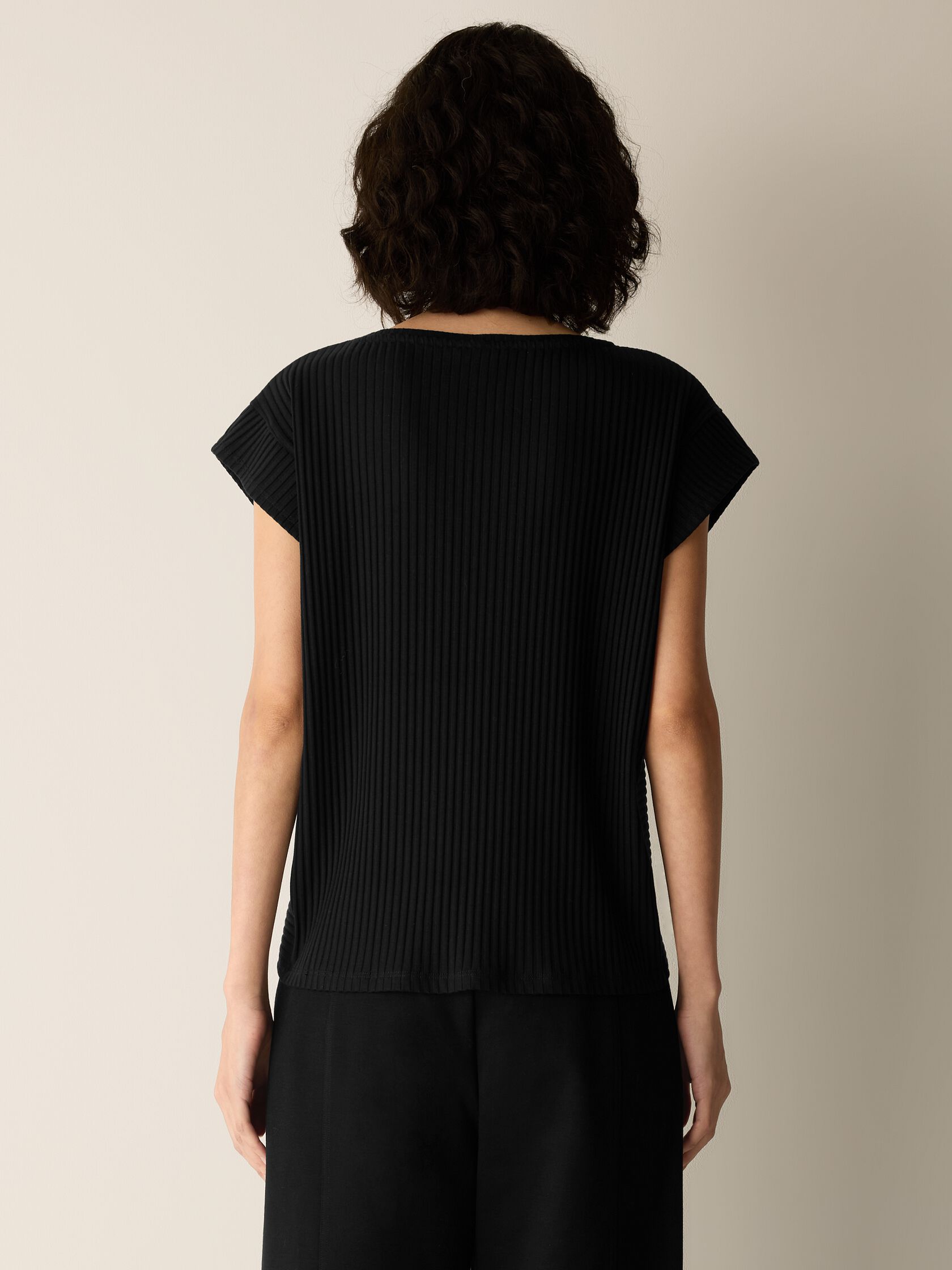 Textured Stretch Rib Round Neck Top