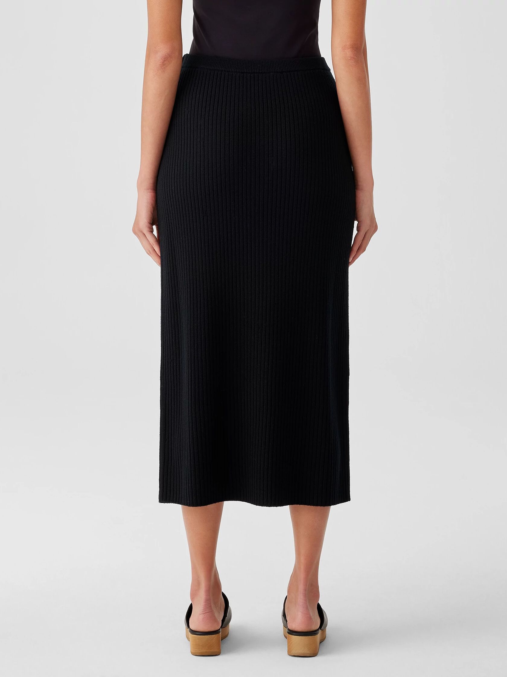 Merino Slim Pencil Skirt in Regenerative Wool