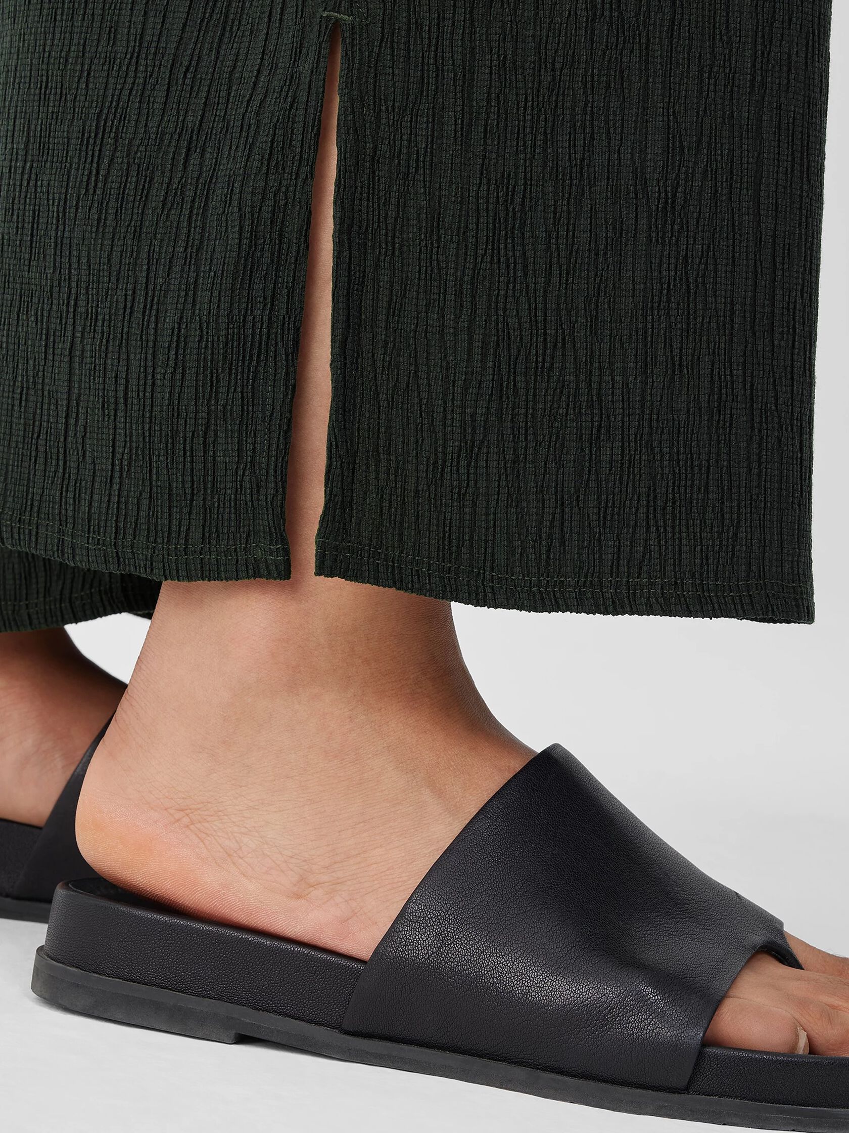 Woven Plisse Wide-Leg Pant