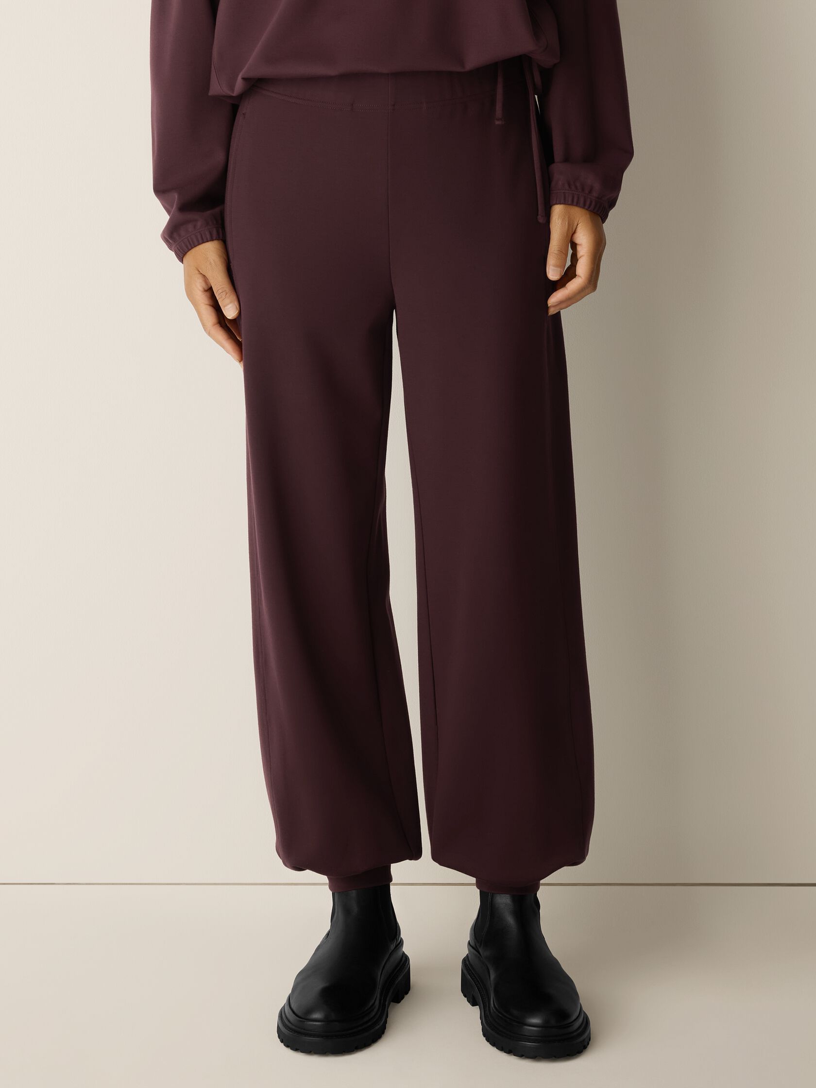 Lightweight Ponte Lantern Jogger Pant