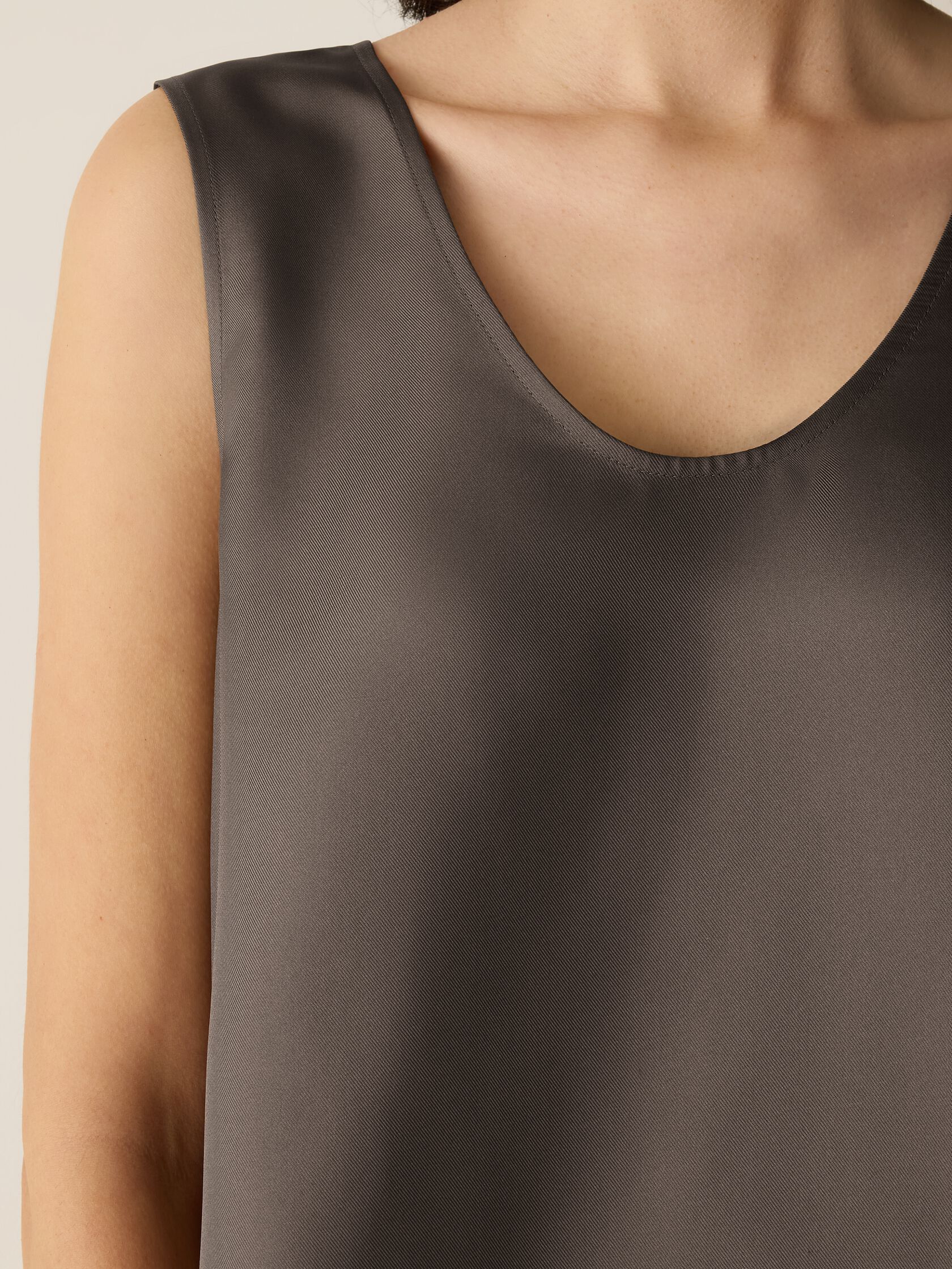 Silk Twill Curved V-Neck Tank