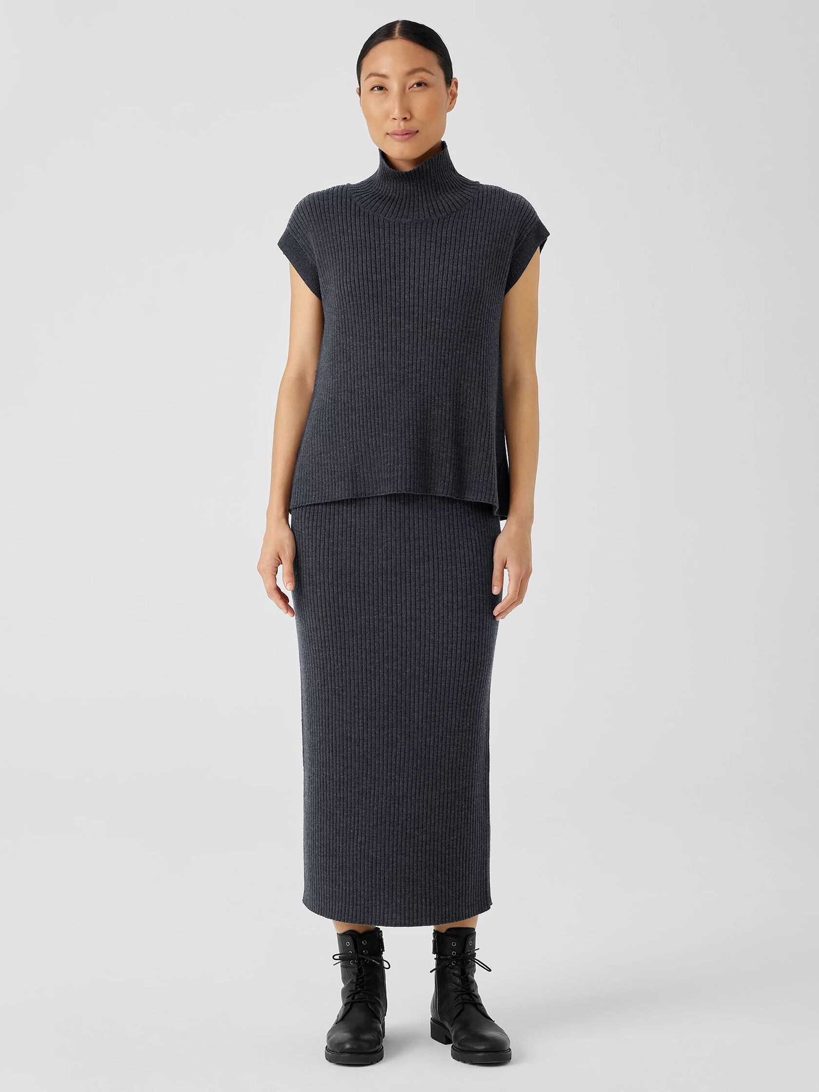 Merino Slim Pencil Skirt in Regenerative Wool