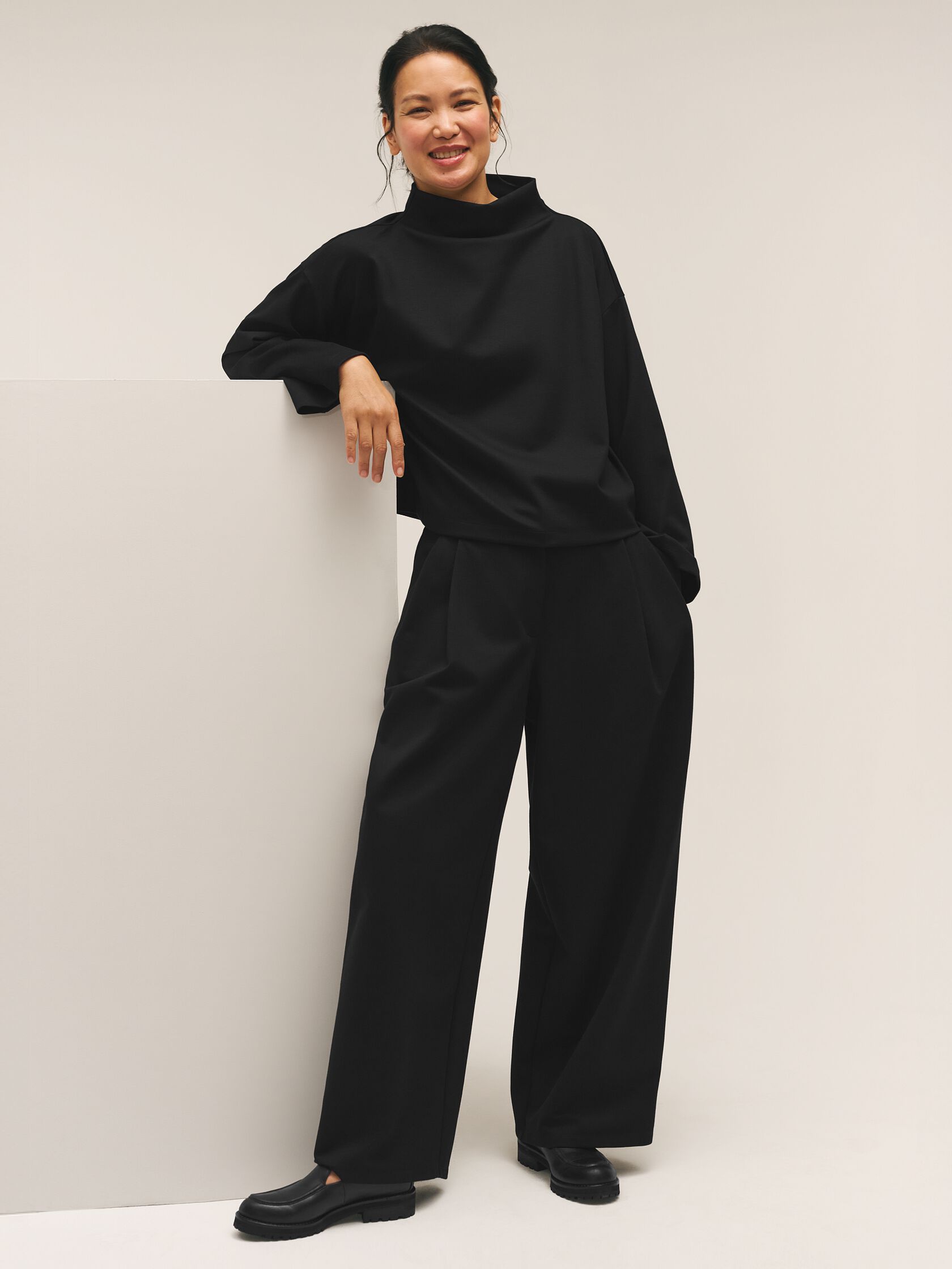 Lightweight Ponte Pleated Wide-Leg Pant