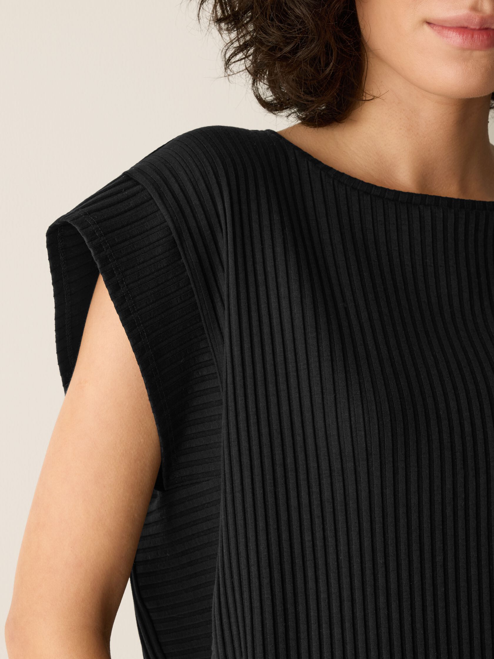 Textured Stretch Rib Round Neck Top