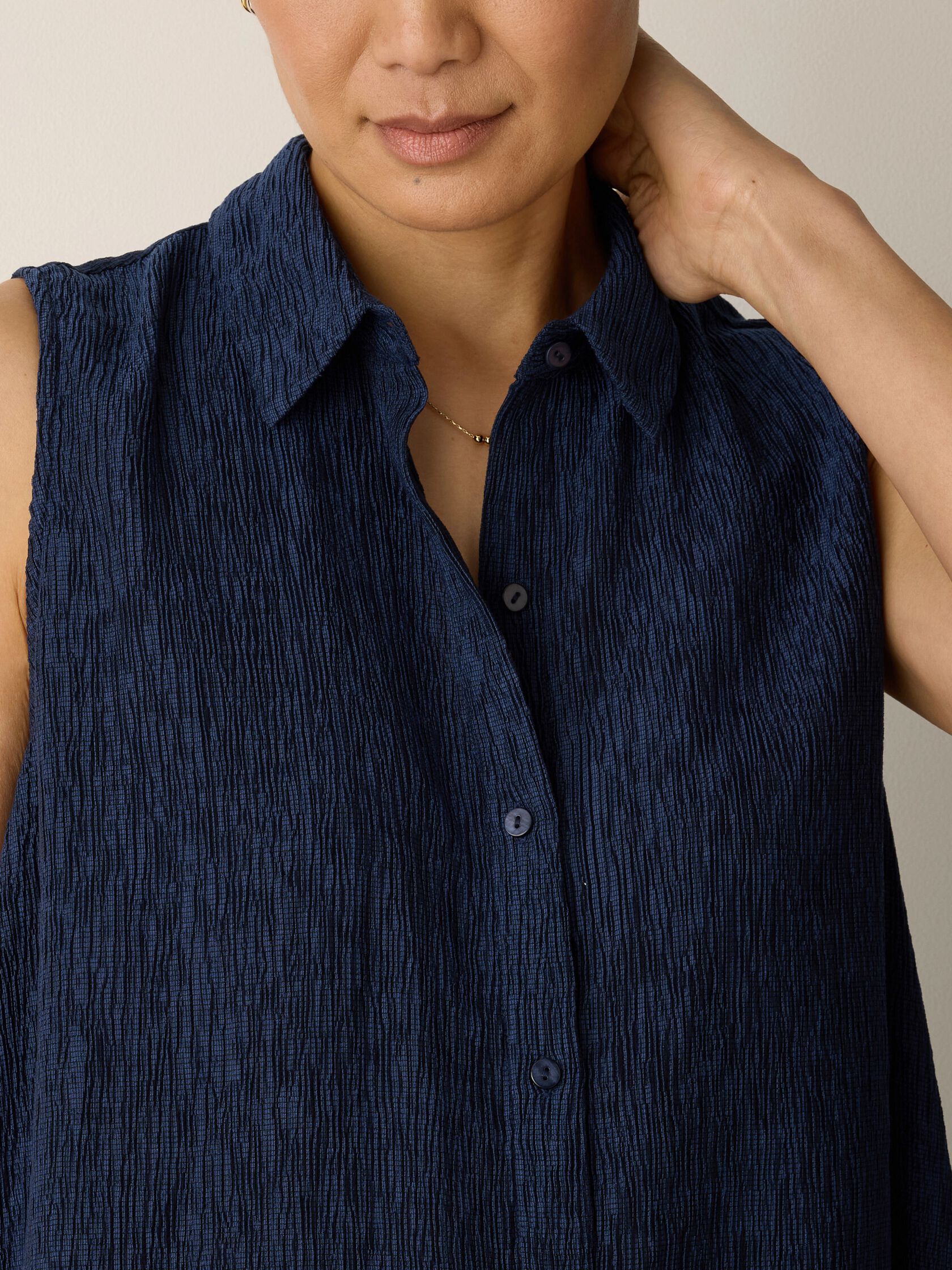 Woven Pliss&eacute; Sleeveless Shirt