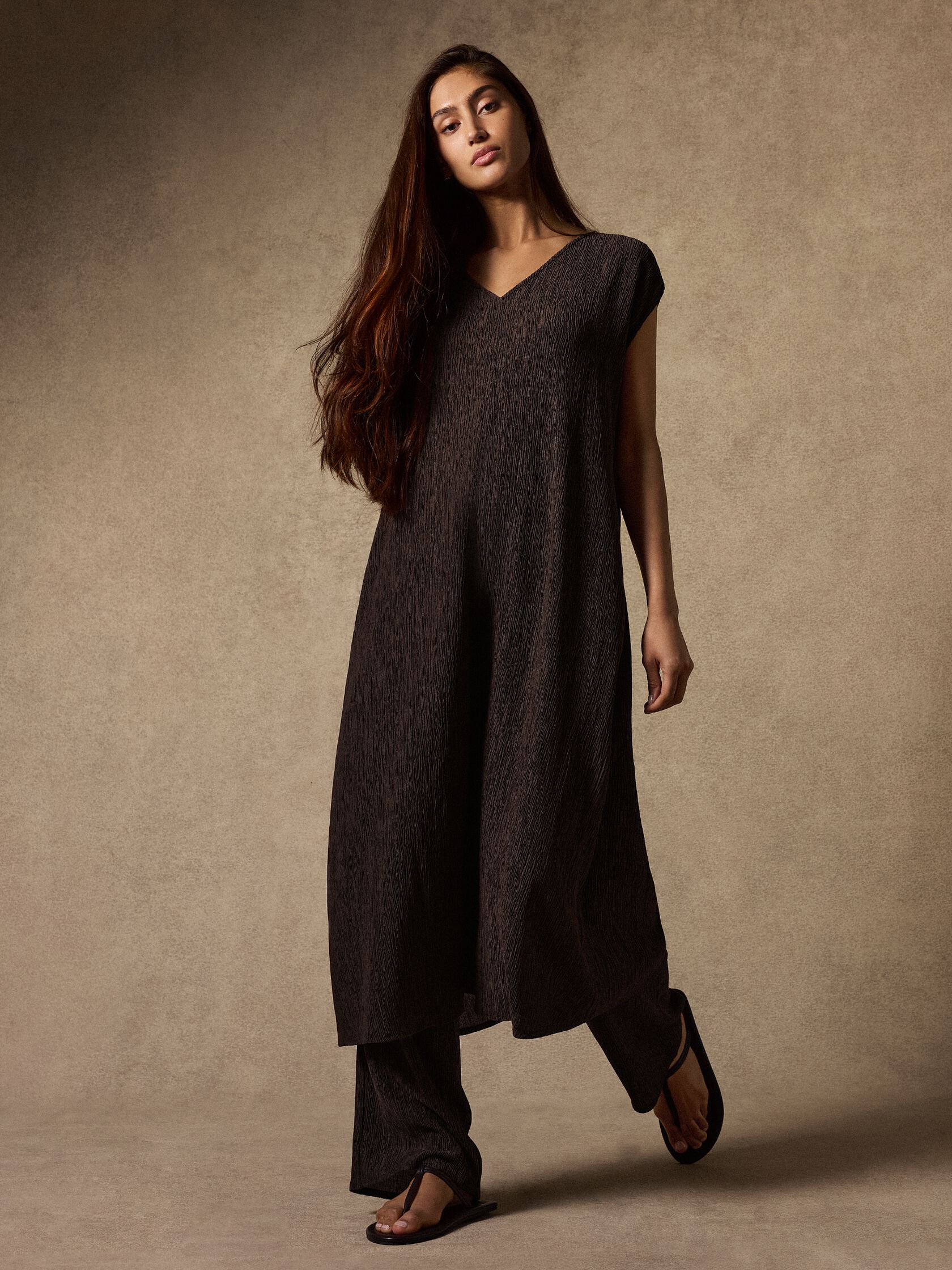 Woven Pliss&eacute; V-Neck Dress