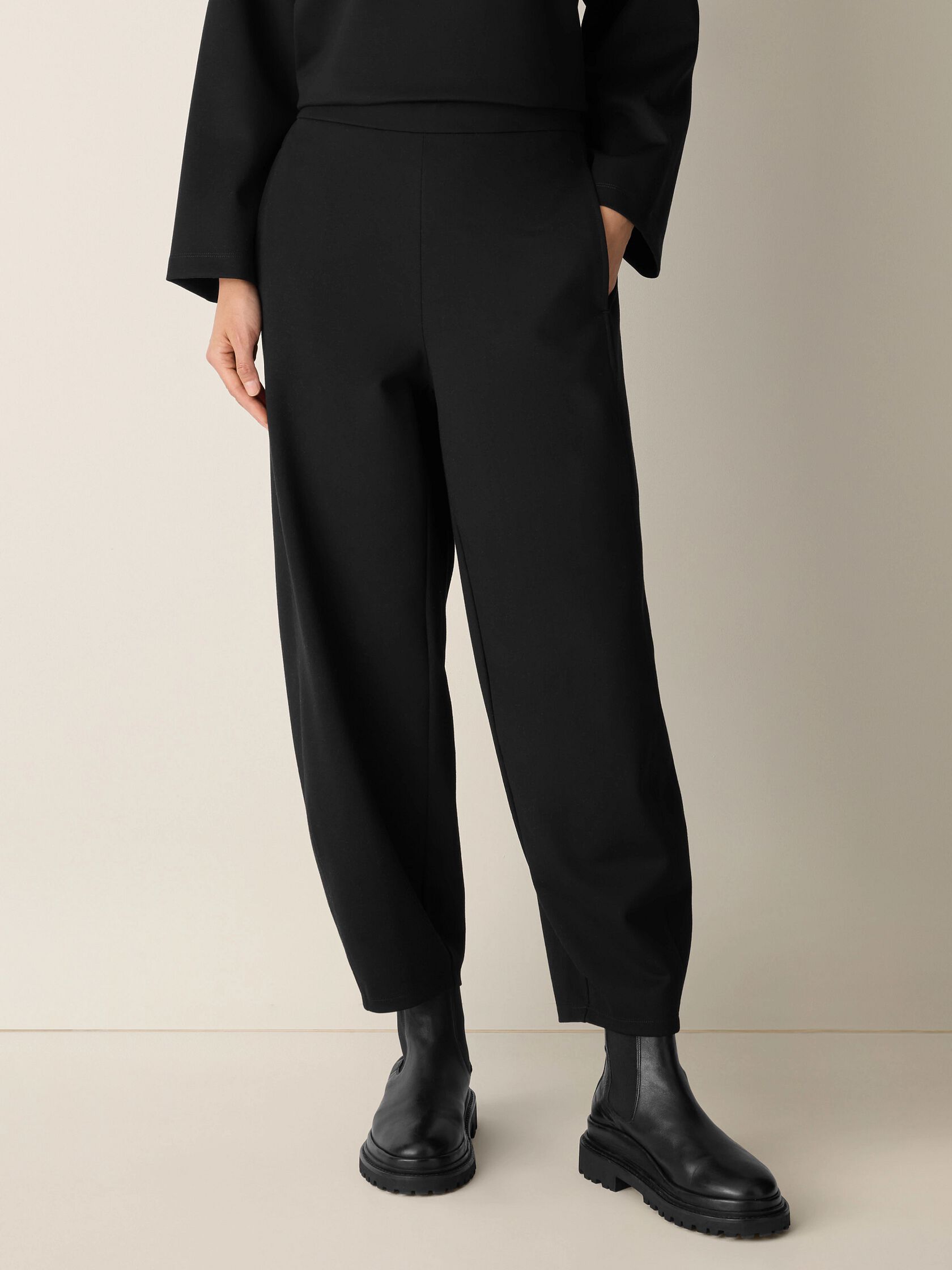 Washable Flex Ponte Curved Lantern Pant