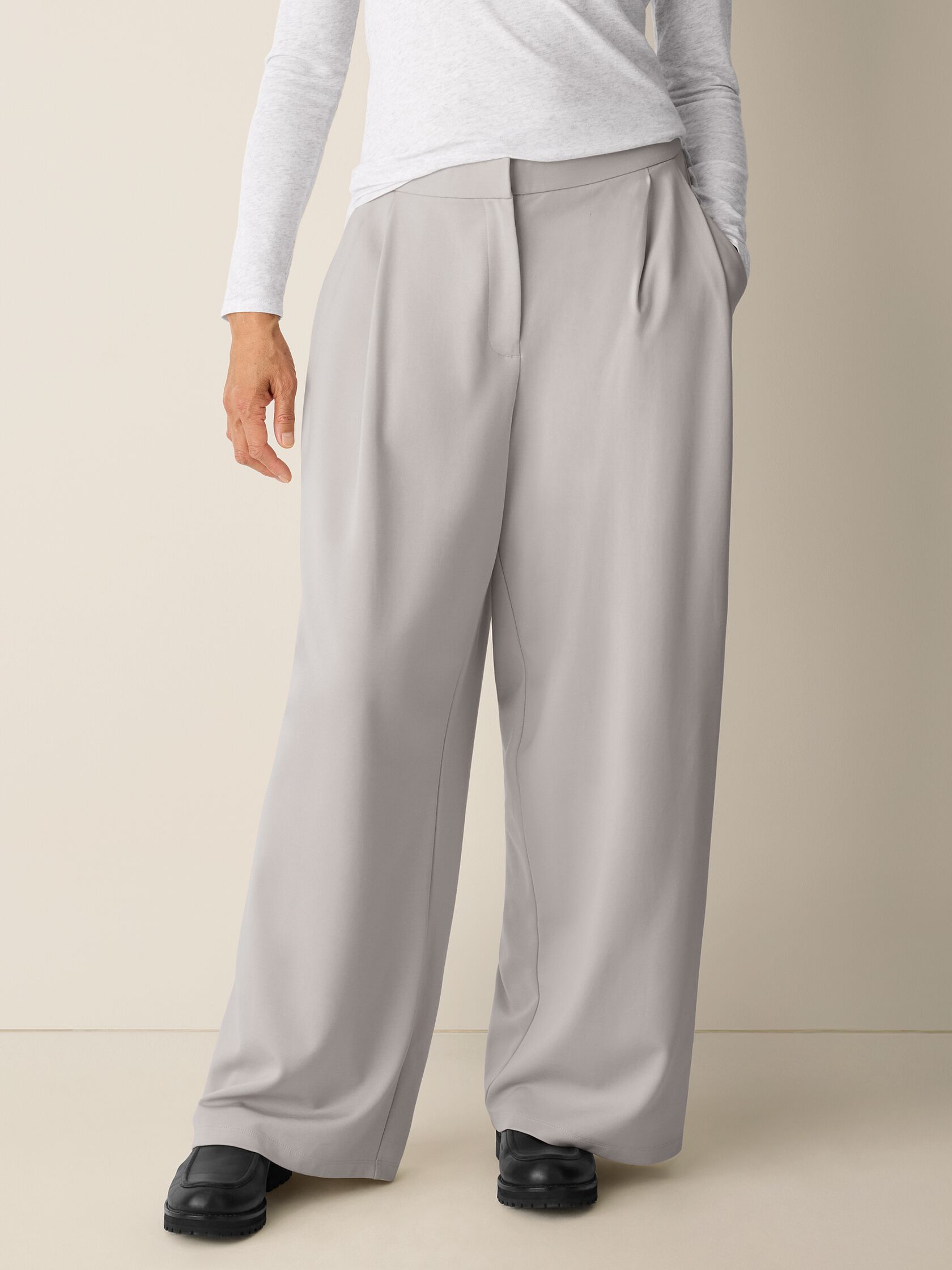 Lightweight Ponte Pleated Wide-Leg Pant