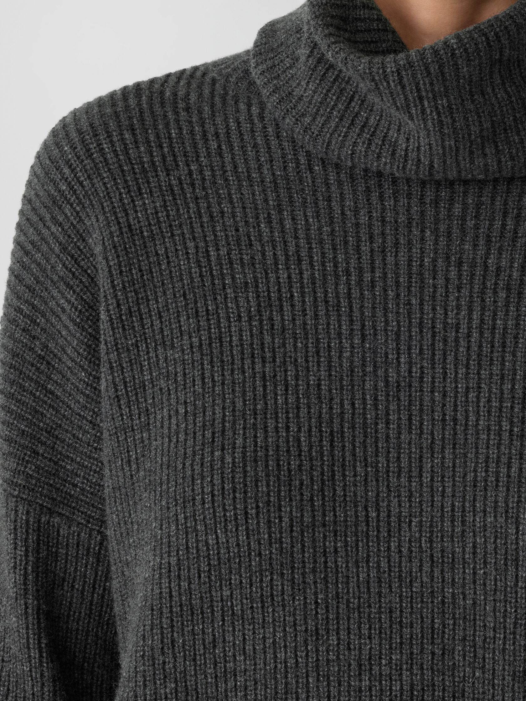 Recycled Wool Cashmere Turtleneck Top