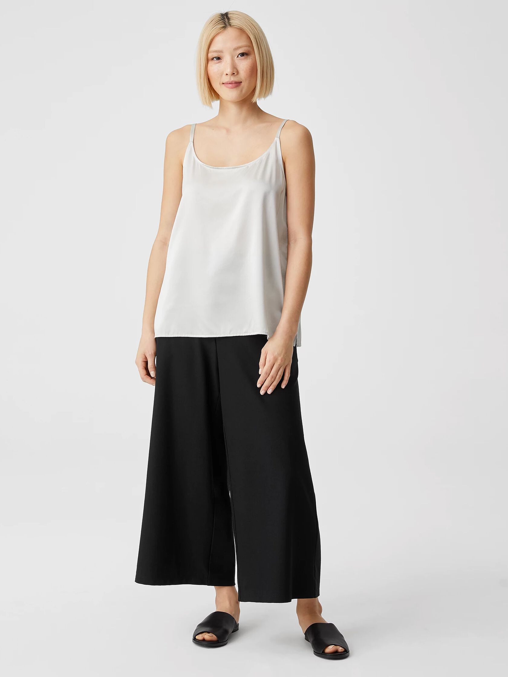 https://www.eileenfisher.com/dw/image/v2/BGKB_PRD/on/demandware.static/-/Sites-ef-main-catalog/default/dw829e5b4b/images/S1EESM2-U4073M-270-ALT3.jpg?sw=1680&sh=2240&sfrm=png