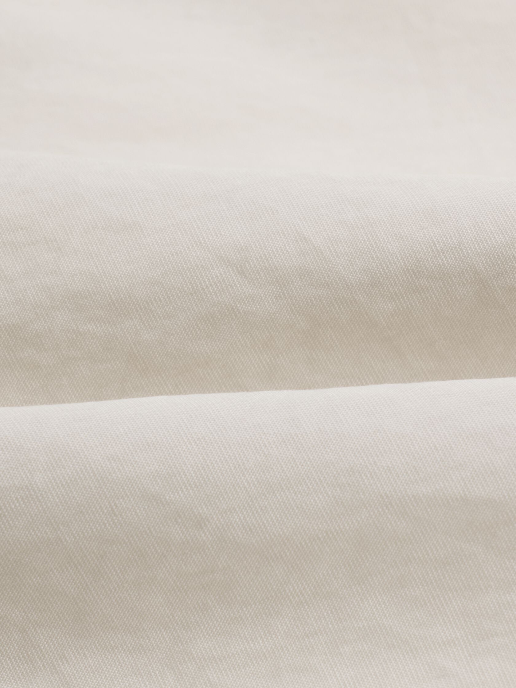 Airy Woven Shirting Classic Collar Shirt