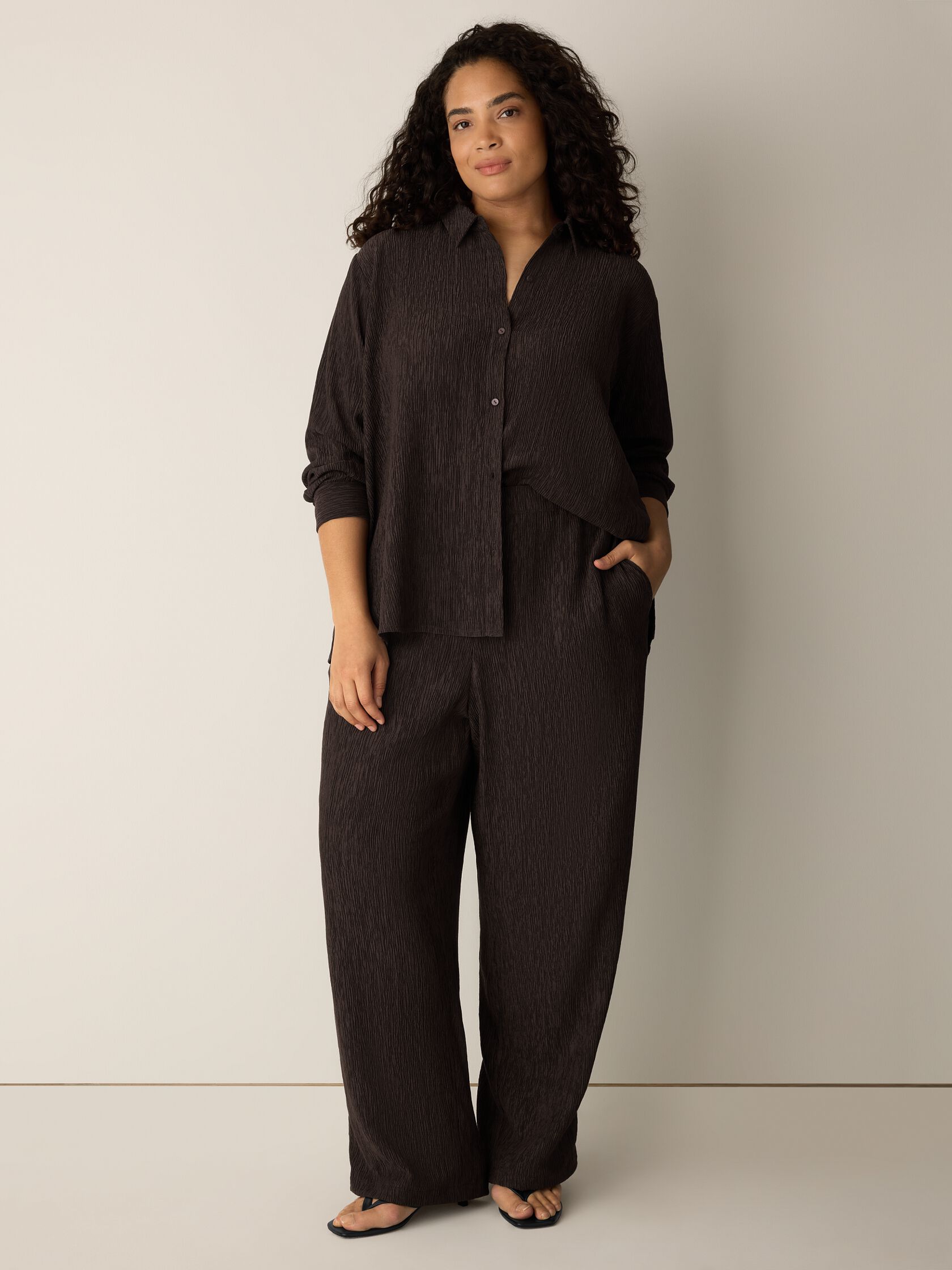 Woven Pliss&eacute; Straight Pant