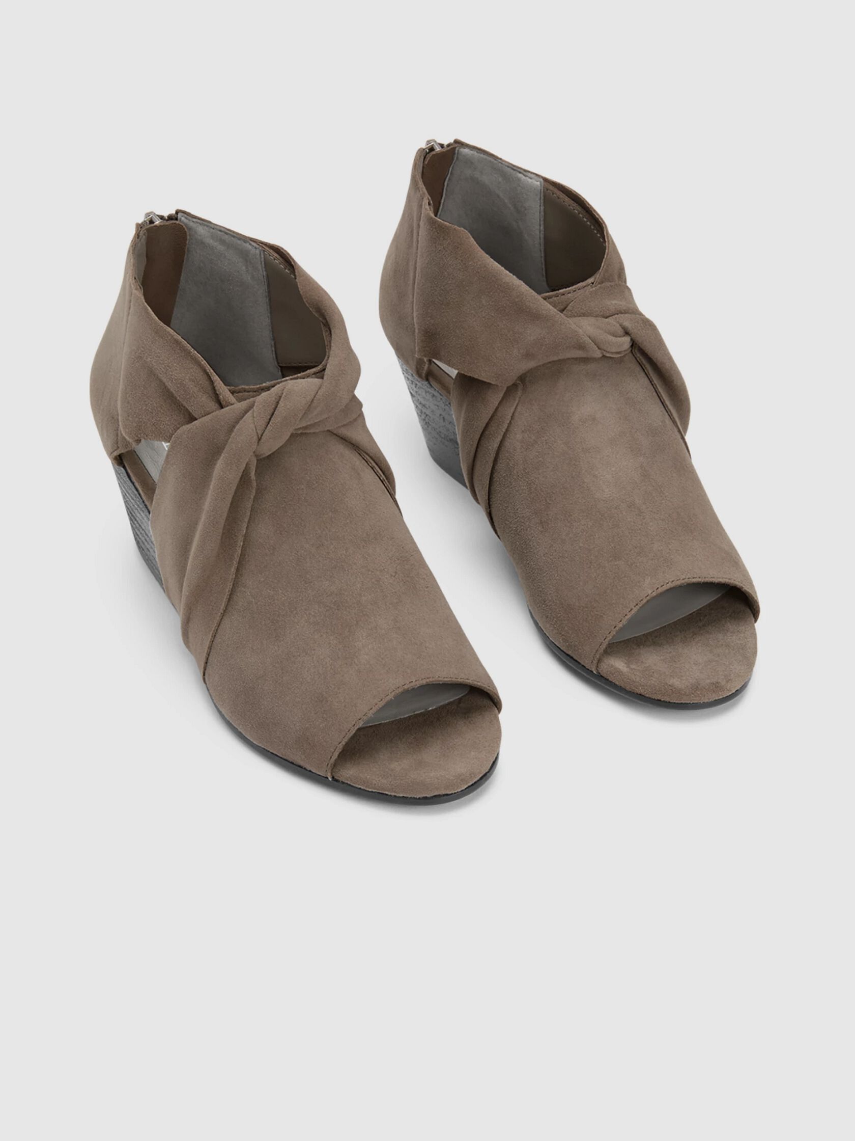 Anise Suede Pump