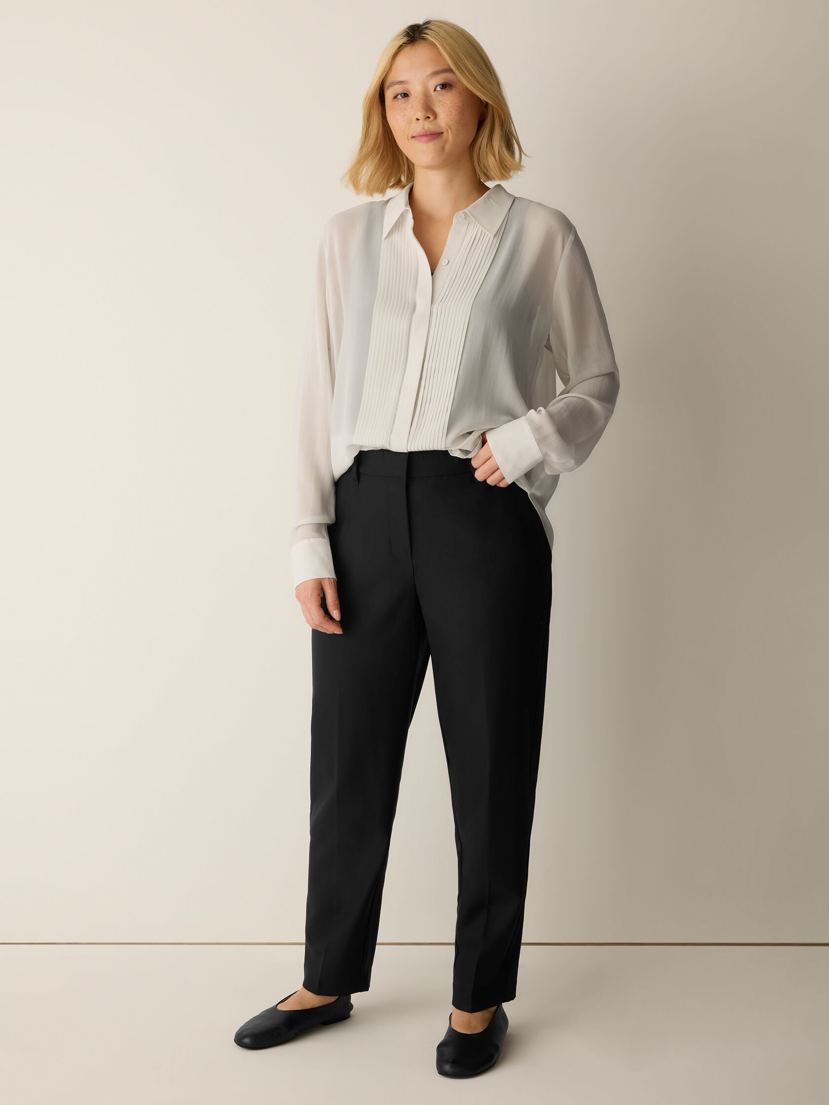 Seasonless Wool Tapered Trouser Pant