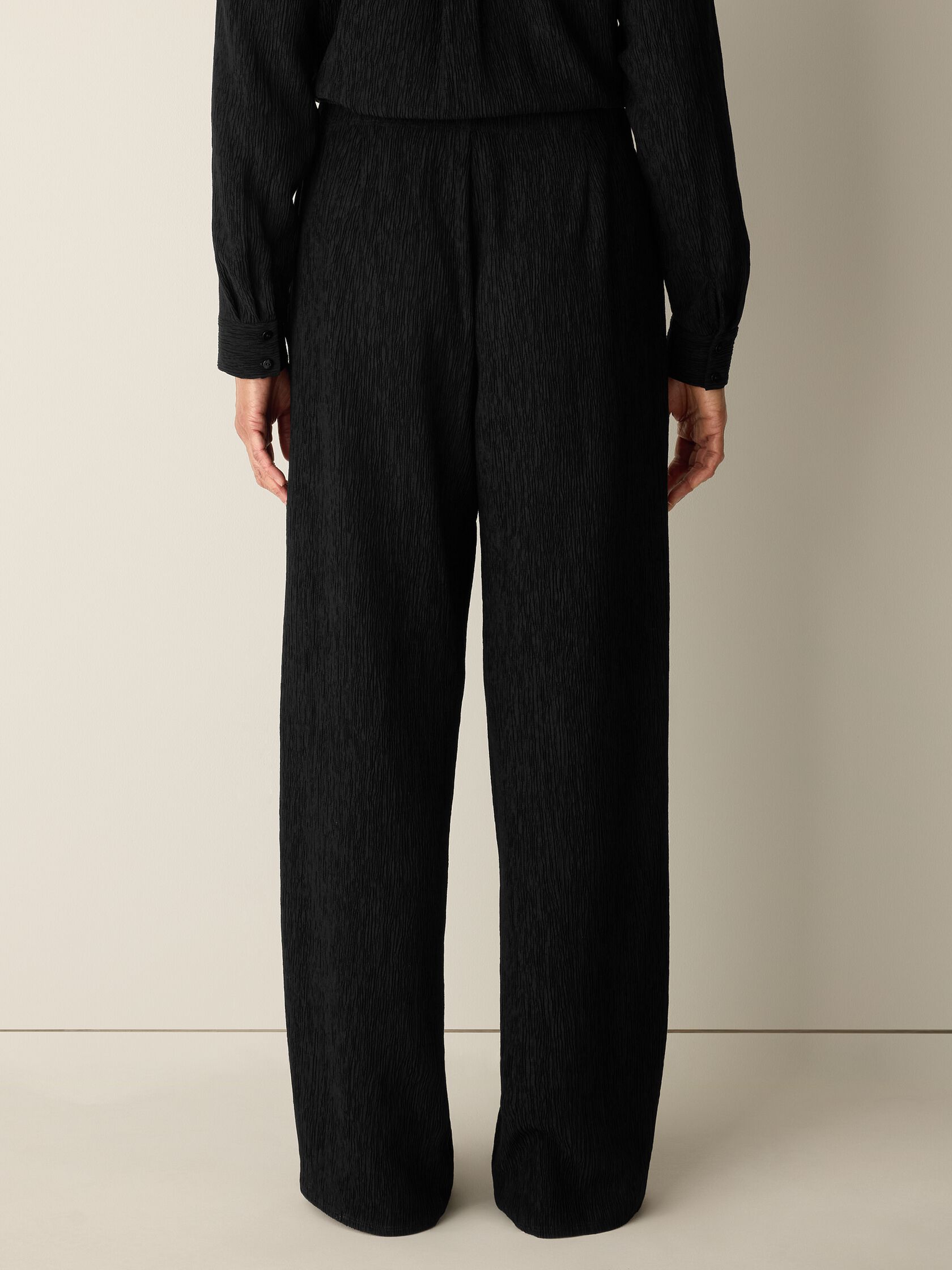 Woven Pliss&eacute; Straight Pant