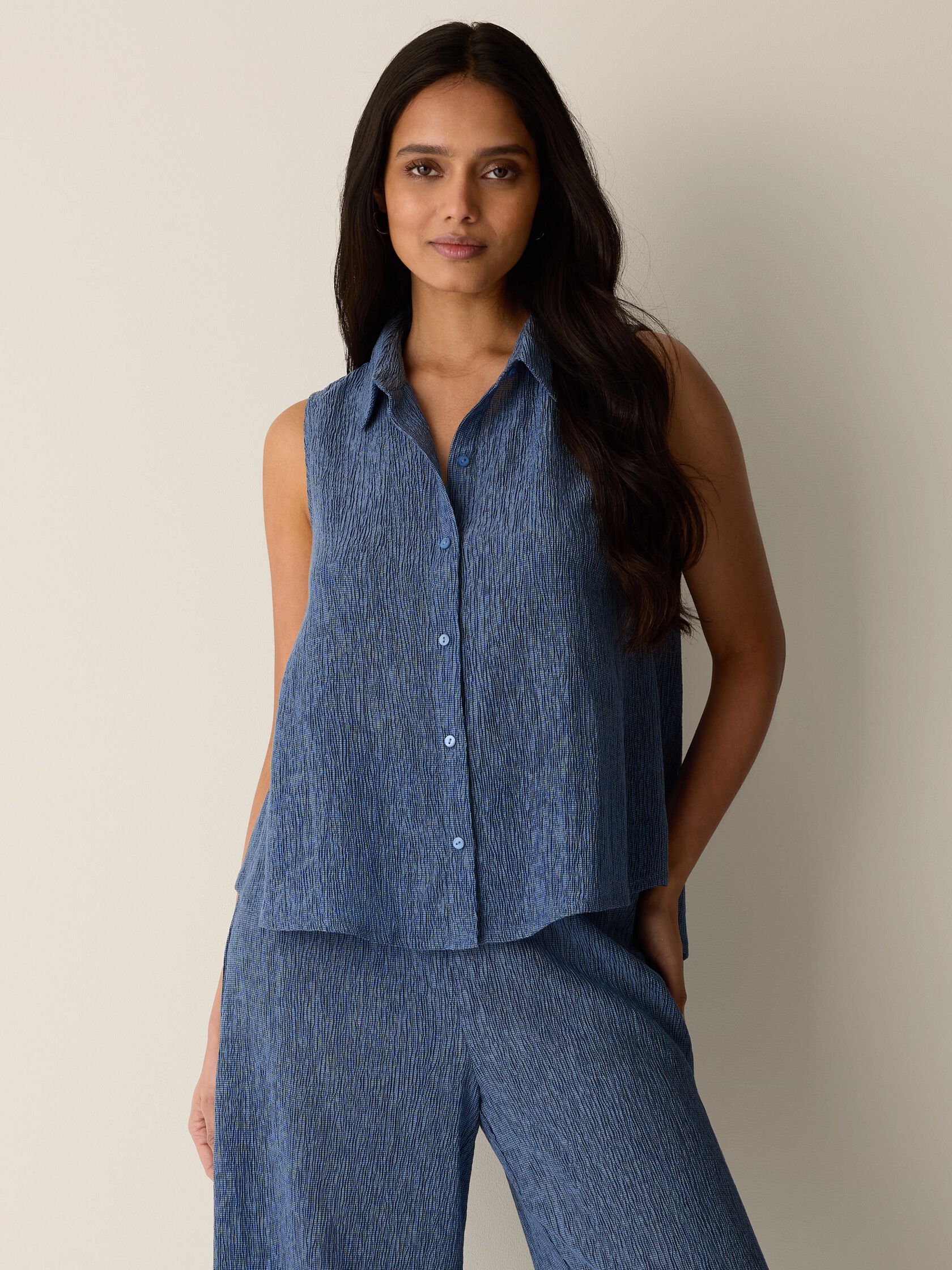 Woven Pliss&eacute; Sleeveless Shirt