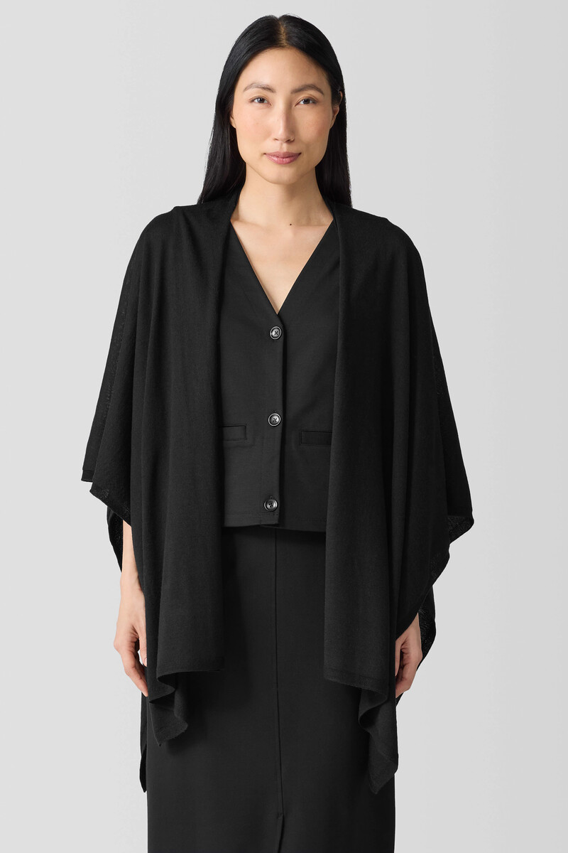 Fine Merino Poncho in Regenerative Wool Fine Merino Poncho in Regenerative Wool