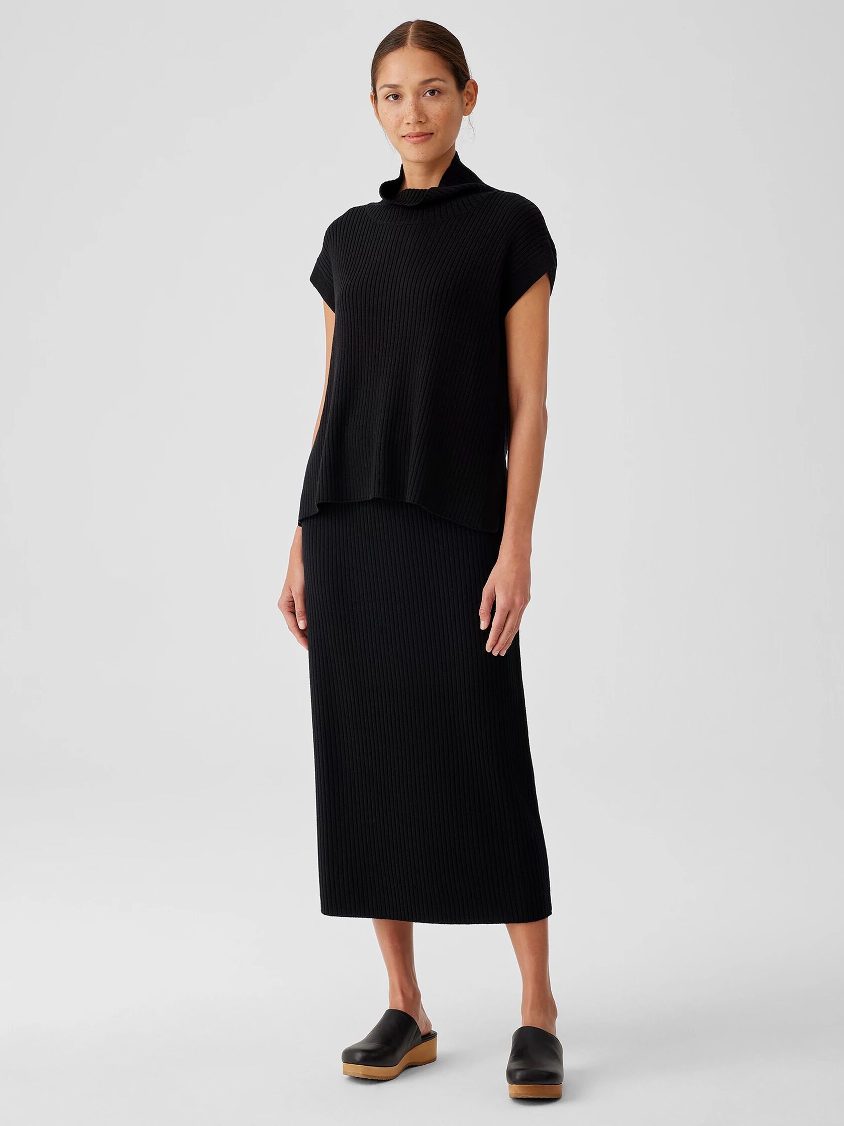 Merino Slim Pencil Skirt in Regenerative Wool