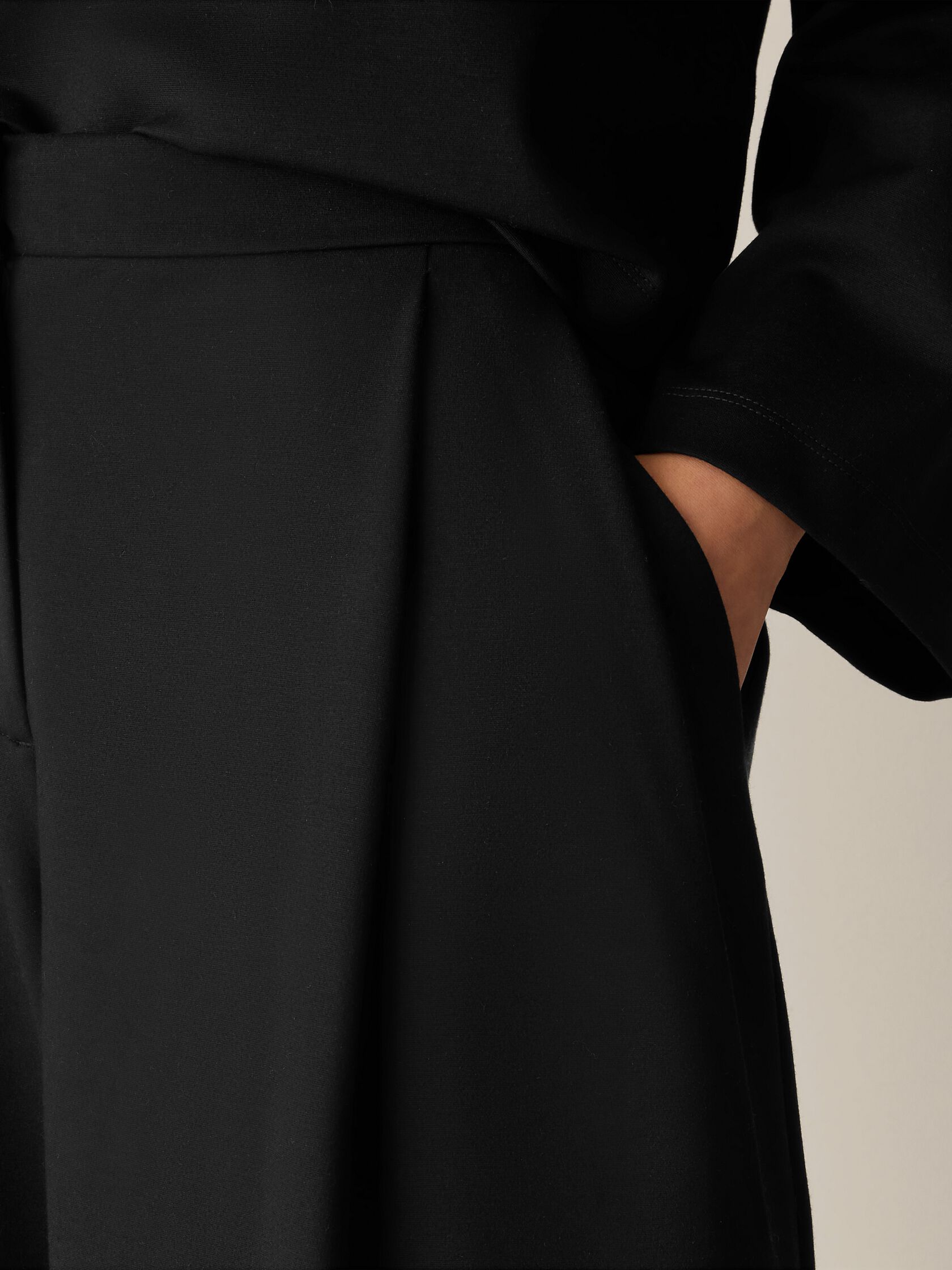 Lightweight Ponte Pleated Wide-Leg Pant