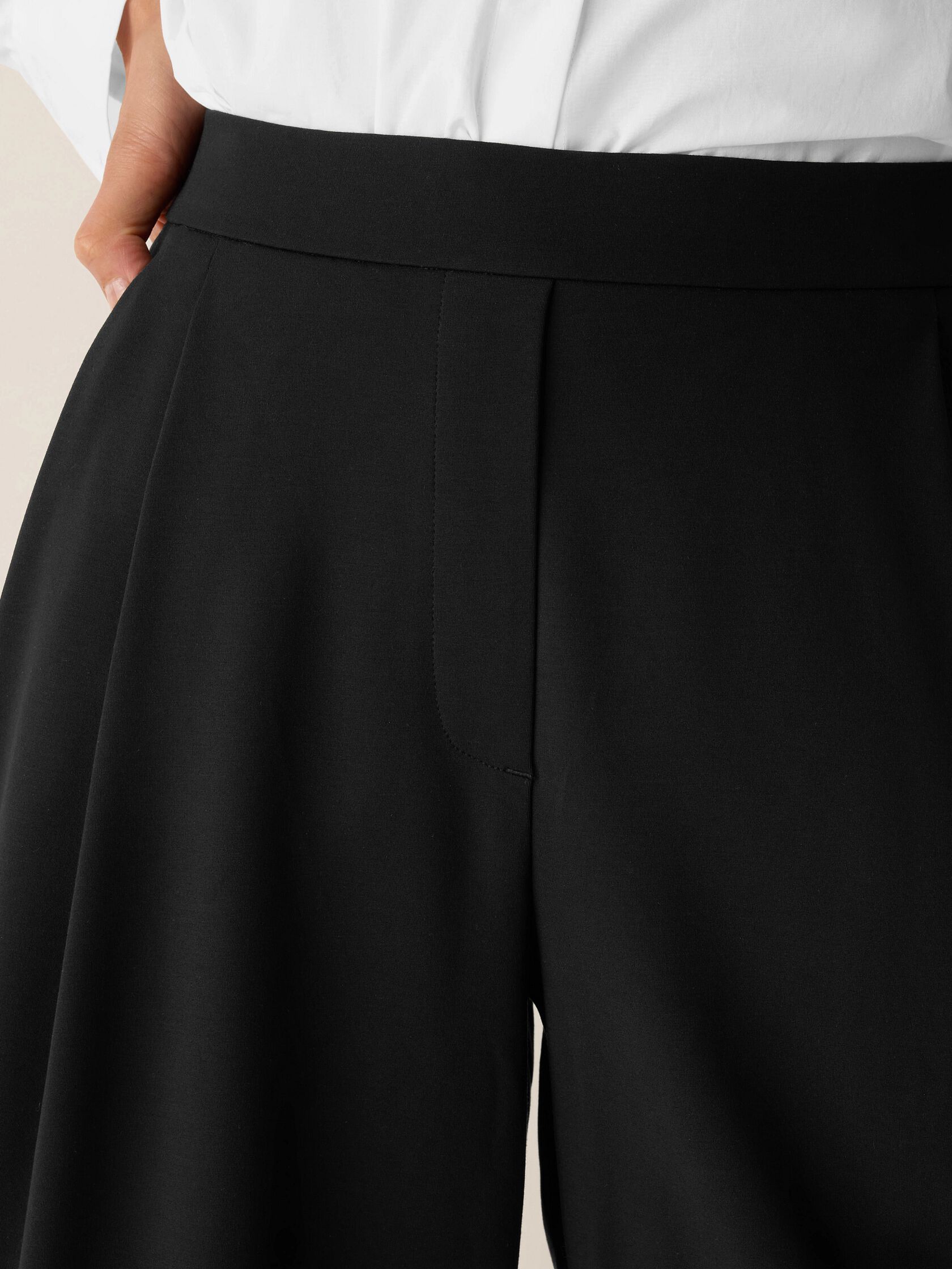Extra-Fine Ponte Pleated Shorts