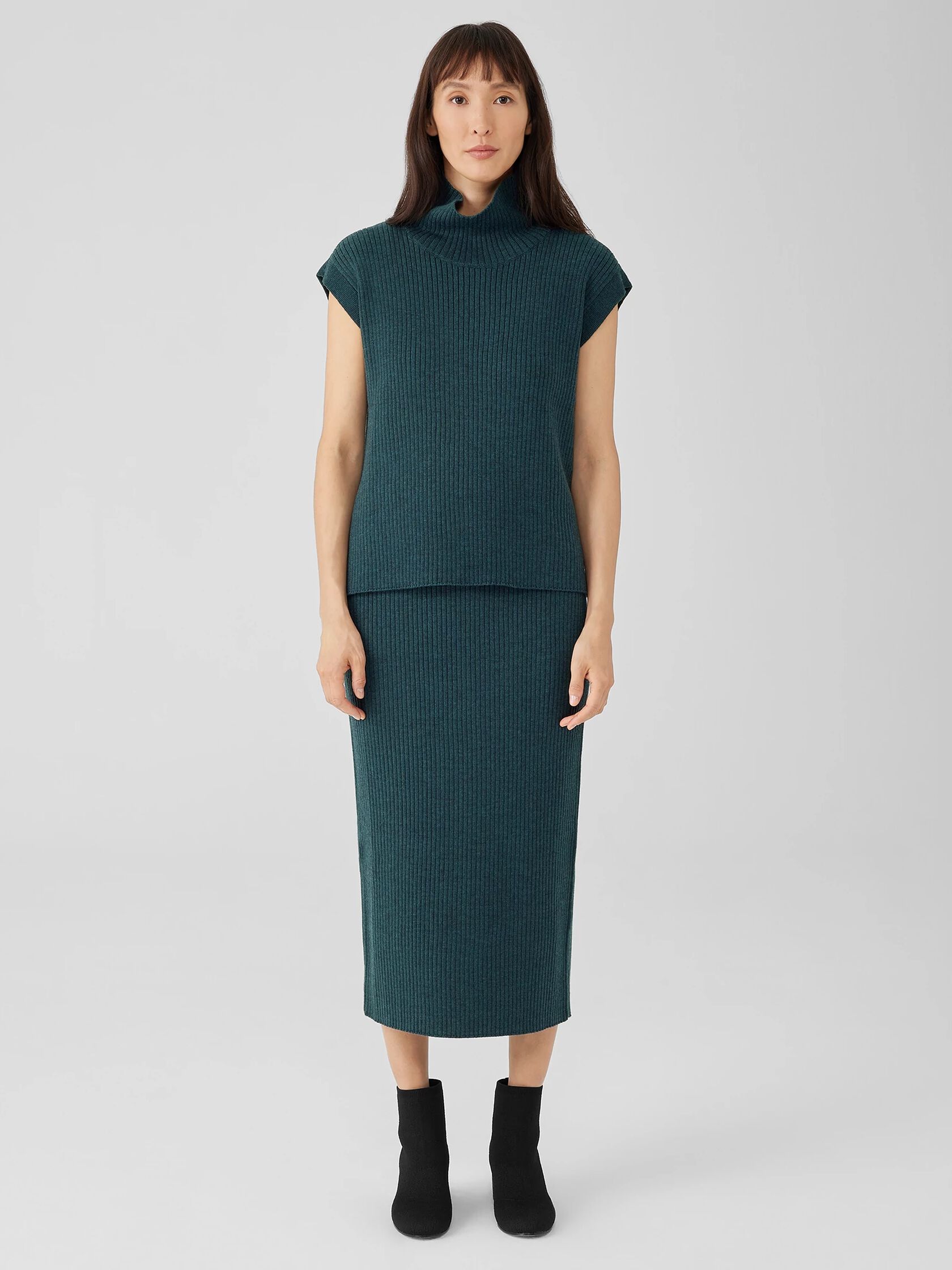 Merino Slim Pencil Skirt in Regenerative Wool