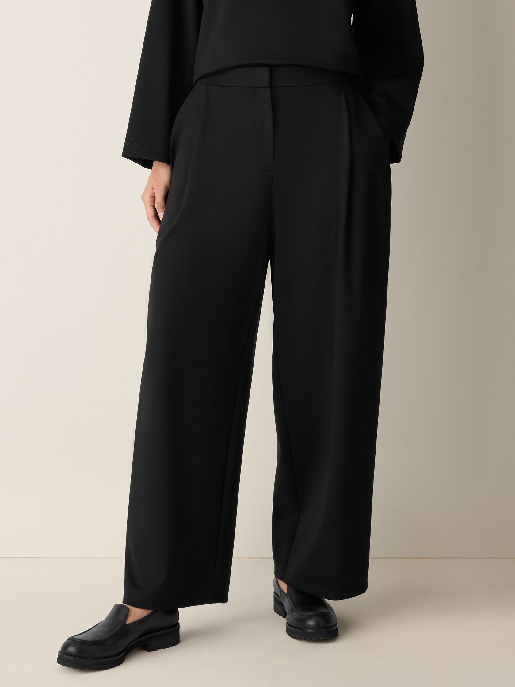 Lightweight Ponte Pleated Wide-Leg Pant
