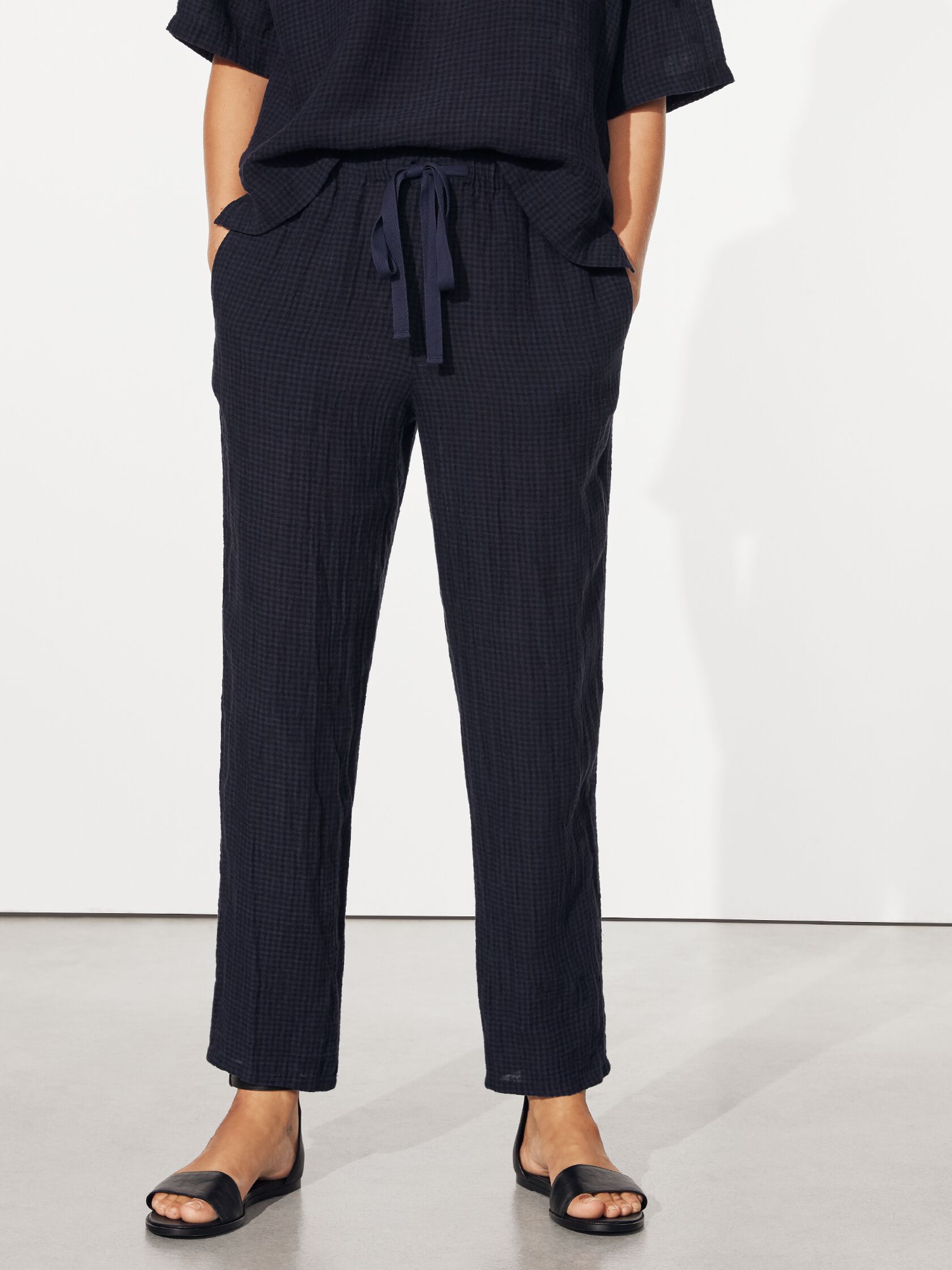 Puckered Organic Linen Tapered Ankle Pant
