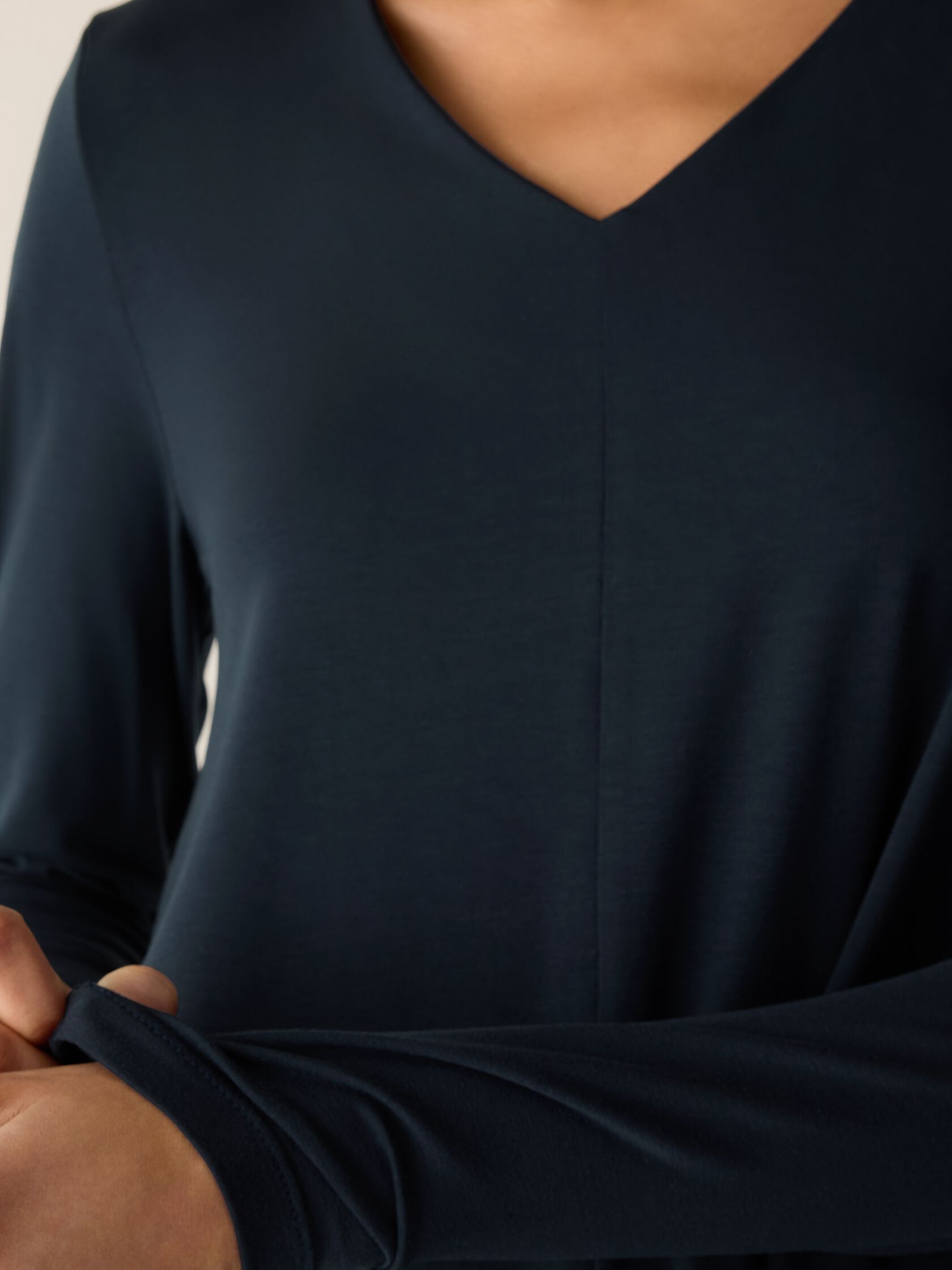 Fine Stretch Jersey Knit V-Neck Long Top