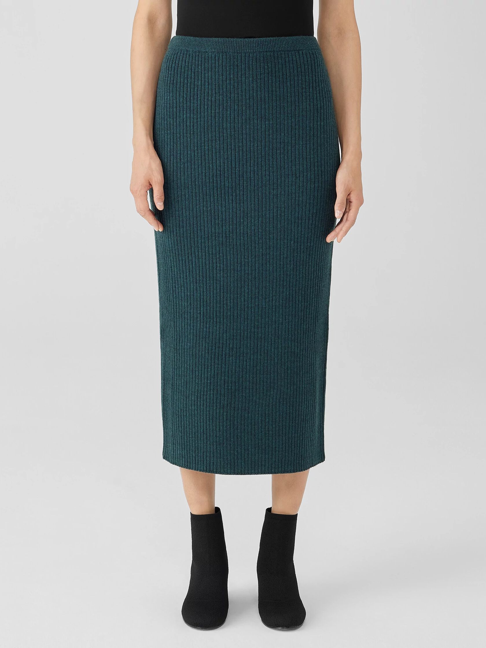 Merino Slim Pencil Skirt in Regenerative Wool