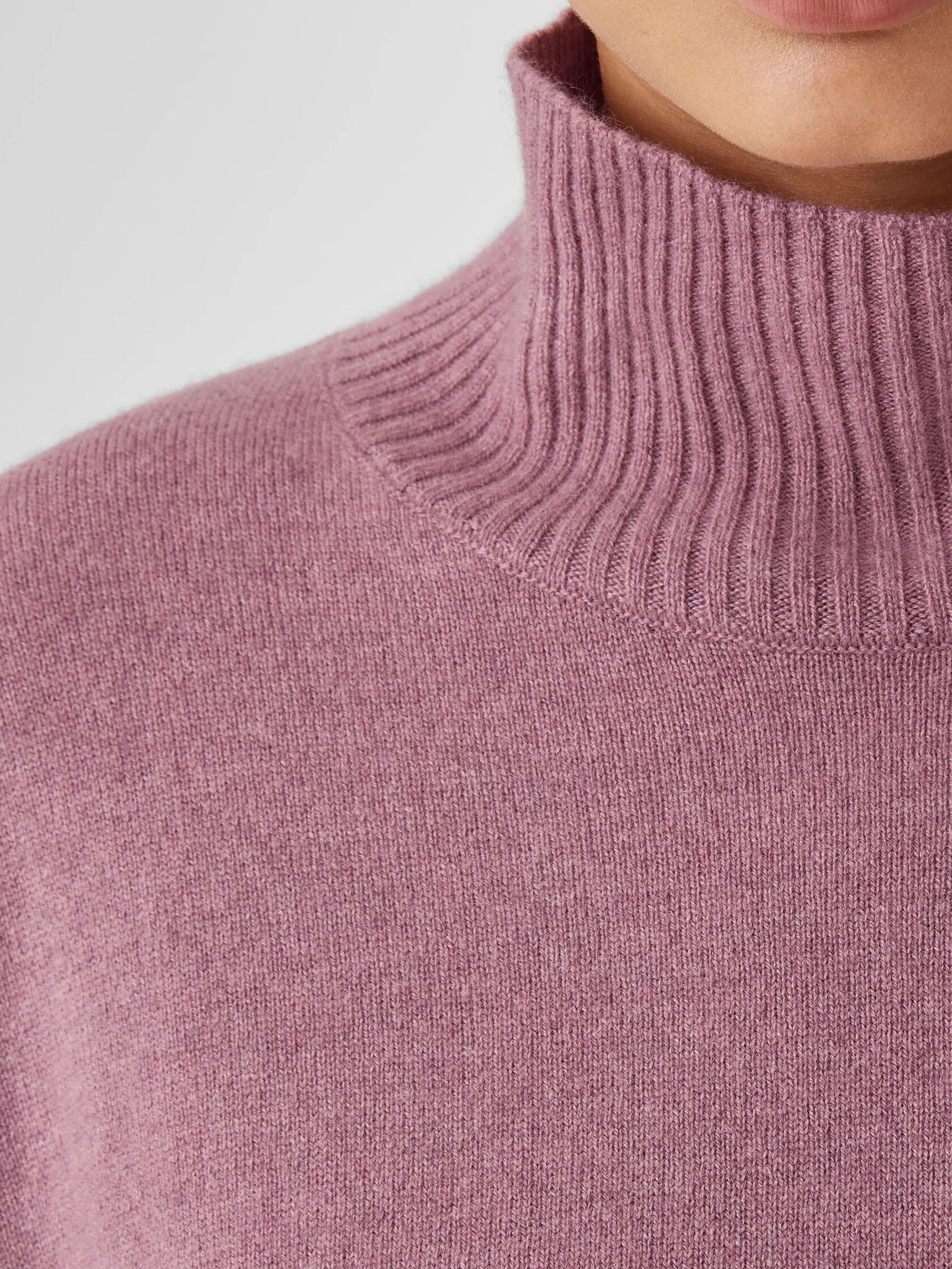 Italian Cashmere Turtleneck Box-Top