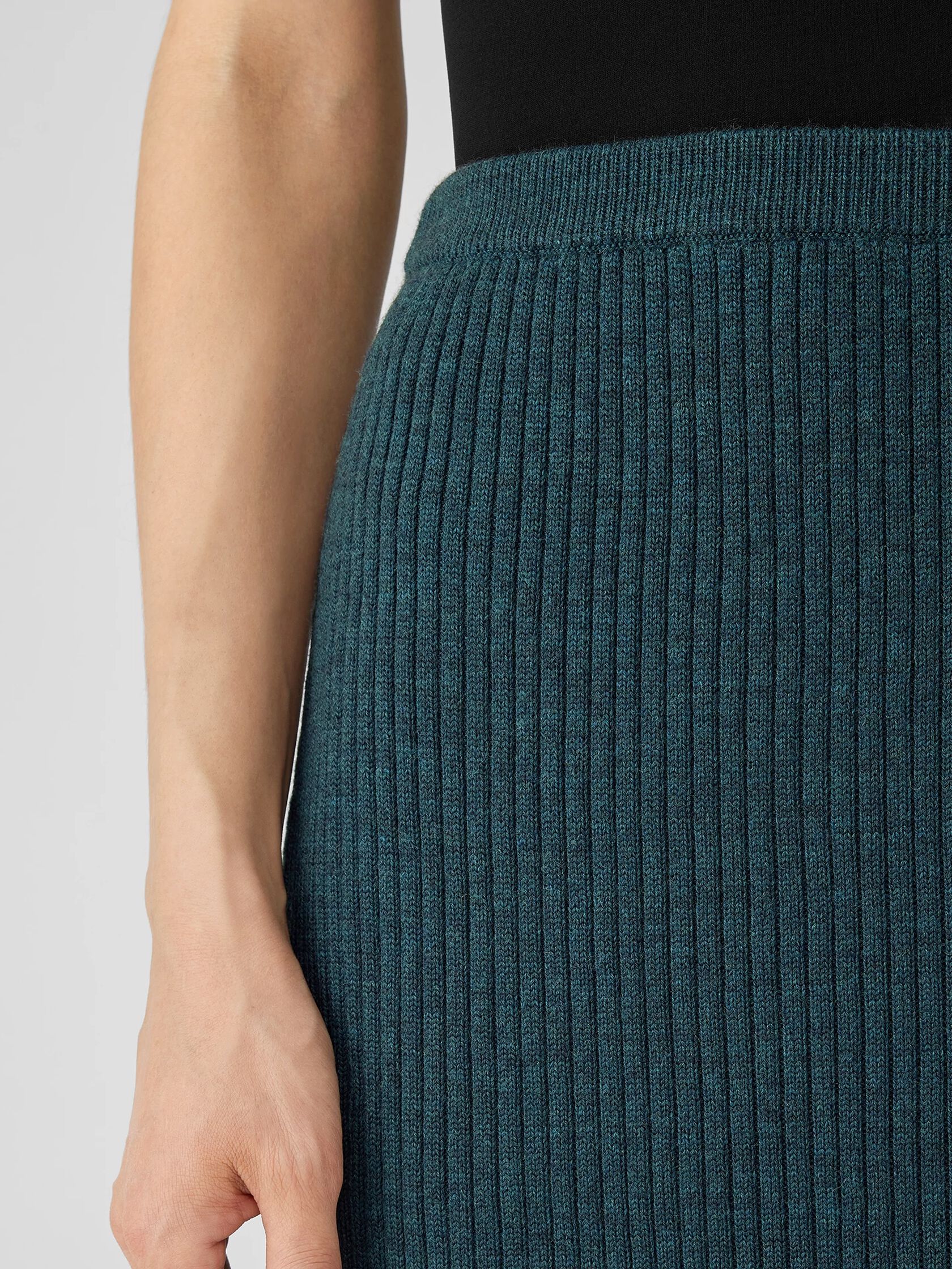 Merino Slim Pencil Skirt in Regenerative Wool