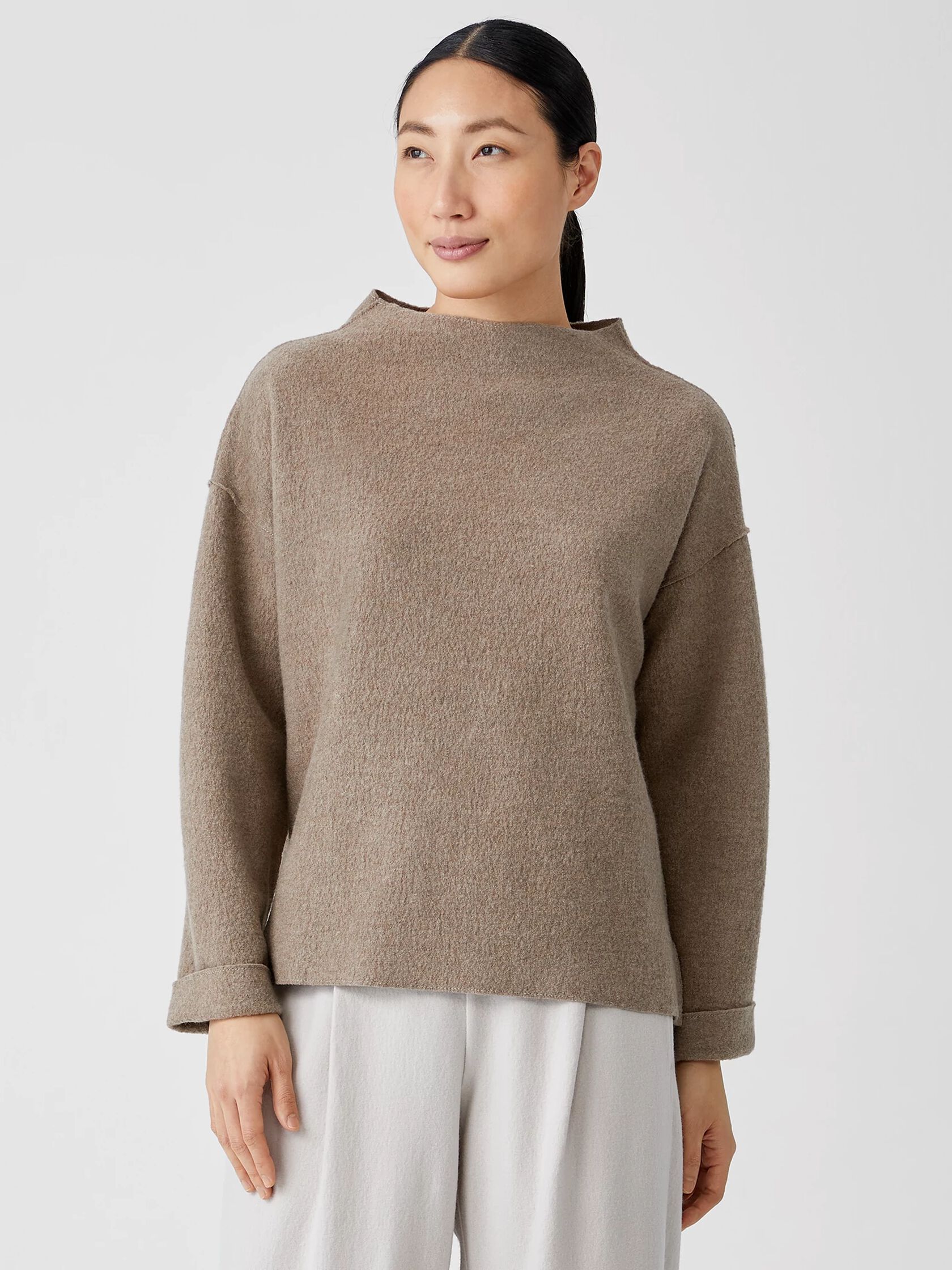 https://www.eileenfisher.com/dw/image/v2/BGKB_PRD/on/demandware.static/-/Sites-ef-main-catalog/default/dwe6085a57/images/F1WQO-T5458M-243.jpg?sw=1680&sh=2240&sfrm=png