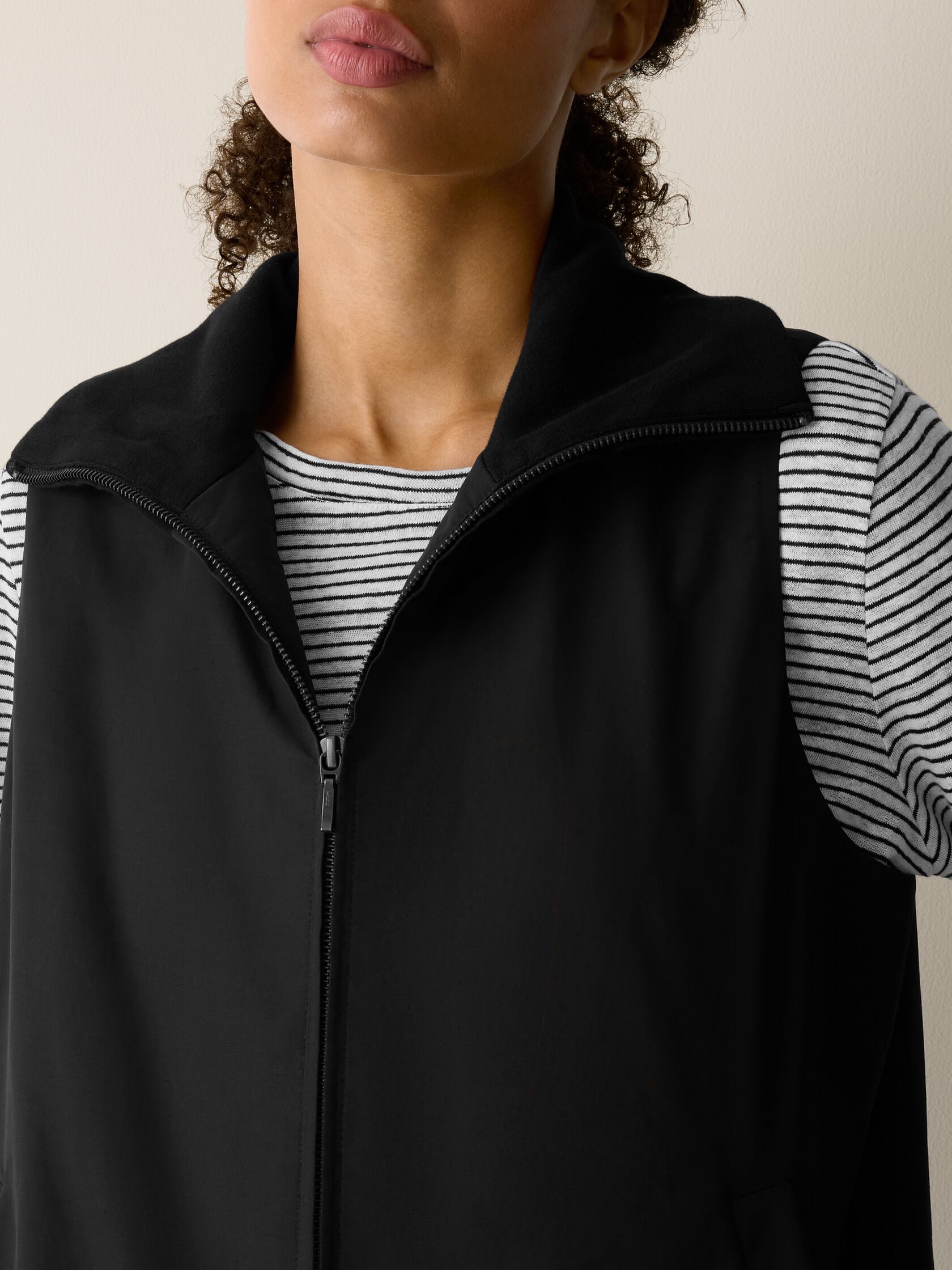 Light Cotton Nylon High Collar Vest