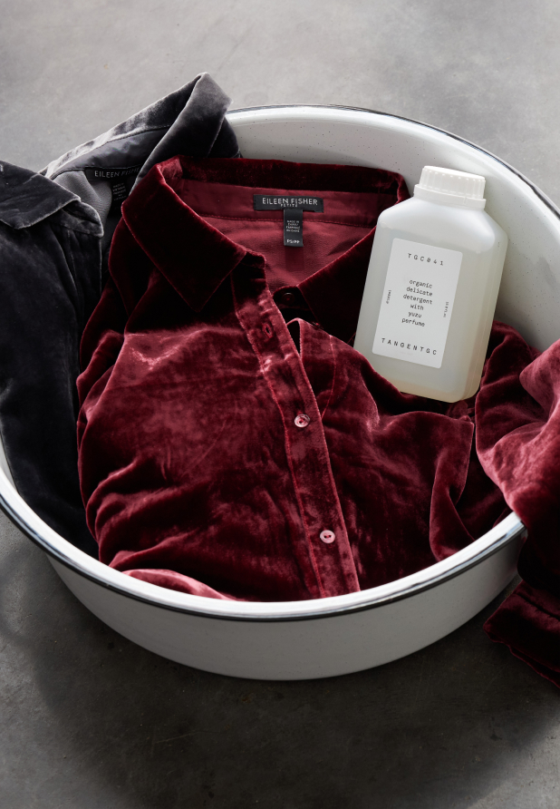 How to wash and care for velvet clothing at home.