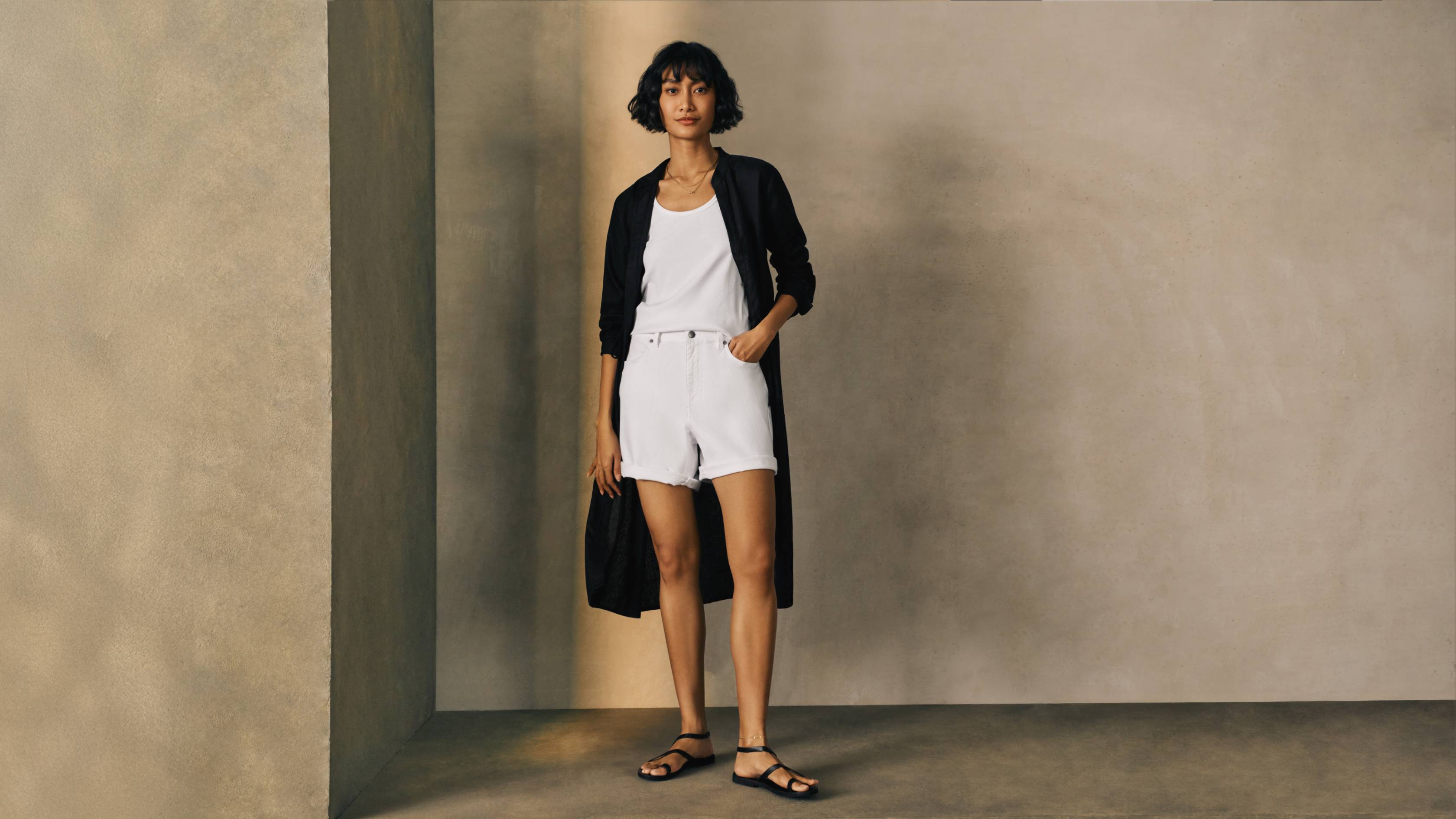 A simple wardrobe. A sustainable life.