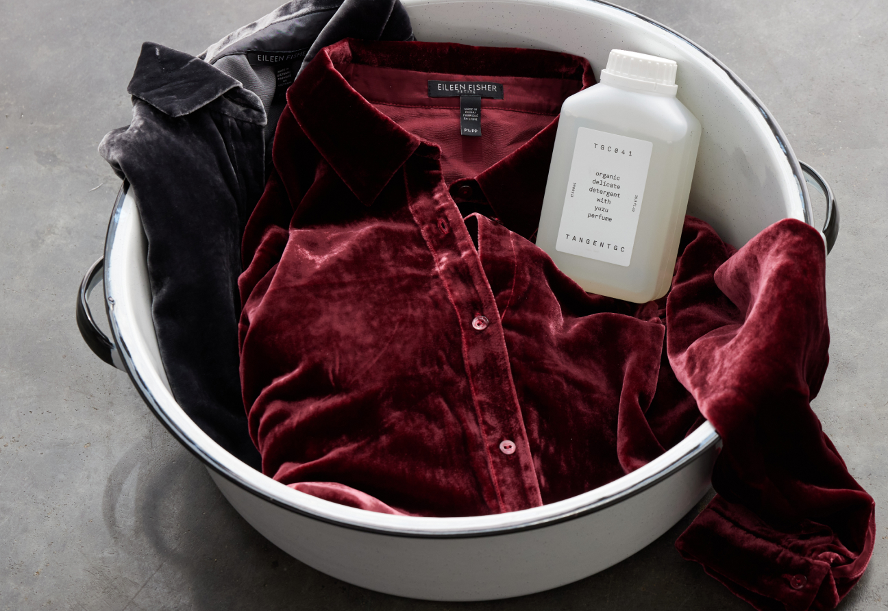 How to wash and care for velvet clothing at home.